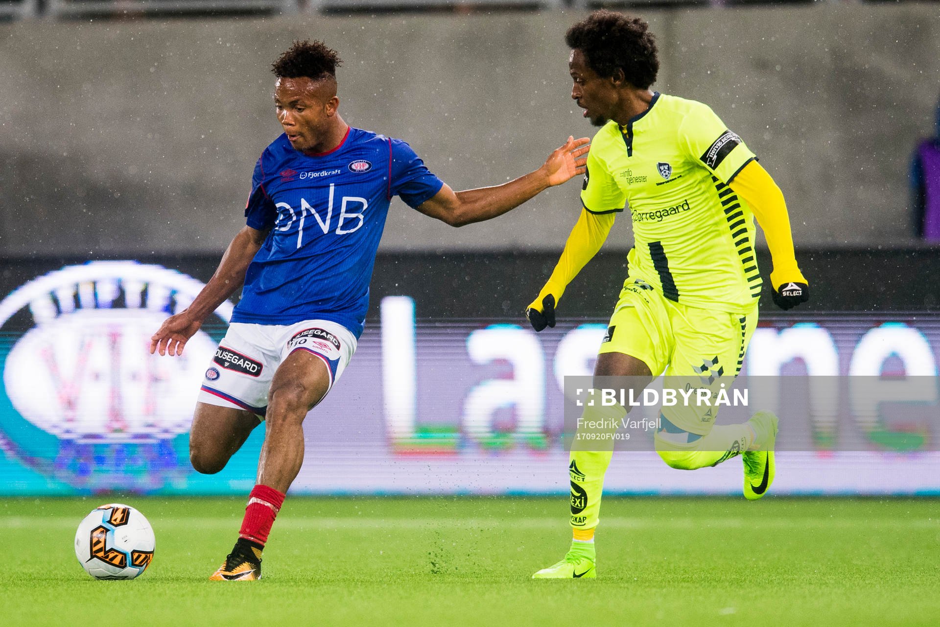 Chidera Ejuke of Vålerenga and Amin Soleiman Askar of