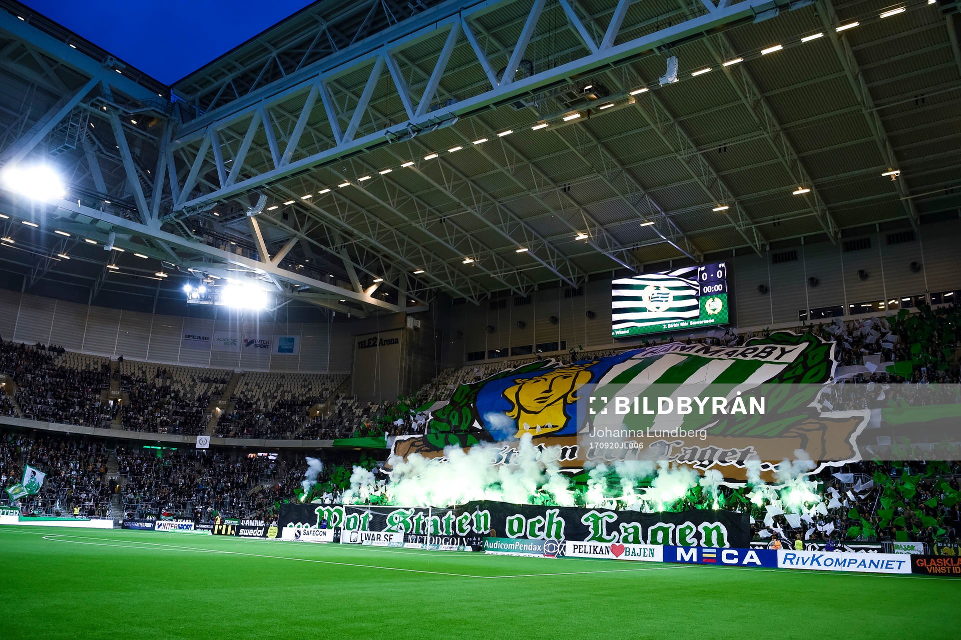 Hammarbys supportrar med tifo före fotbollsmatchen i