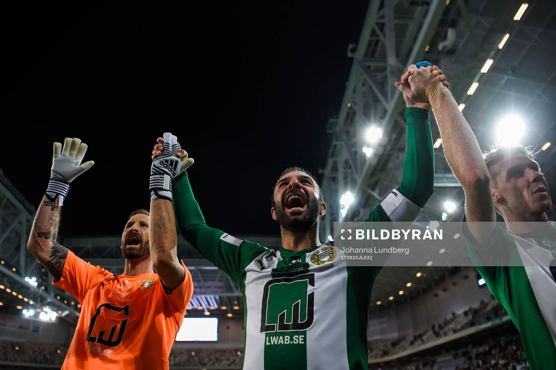 Hammarbys målvakt Johan Wiland och Kennedy Bakircioglu
