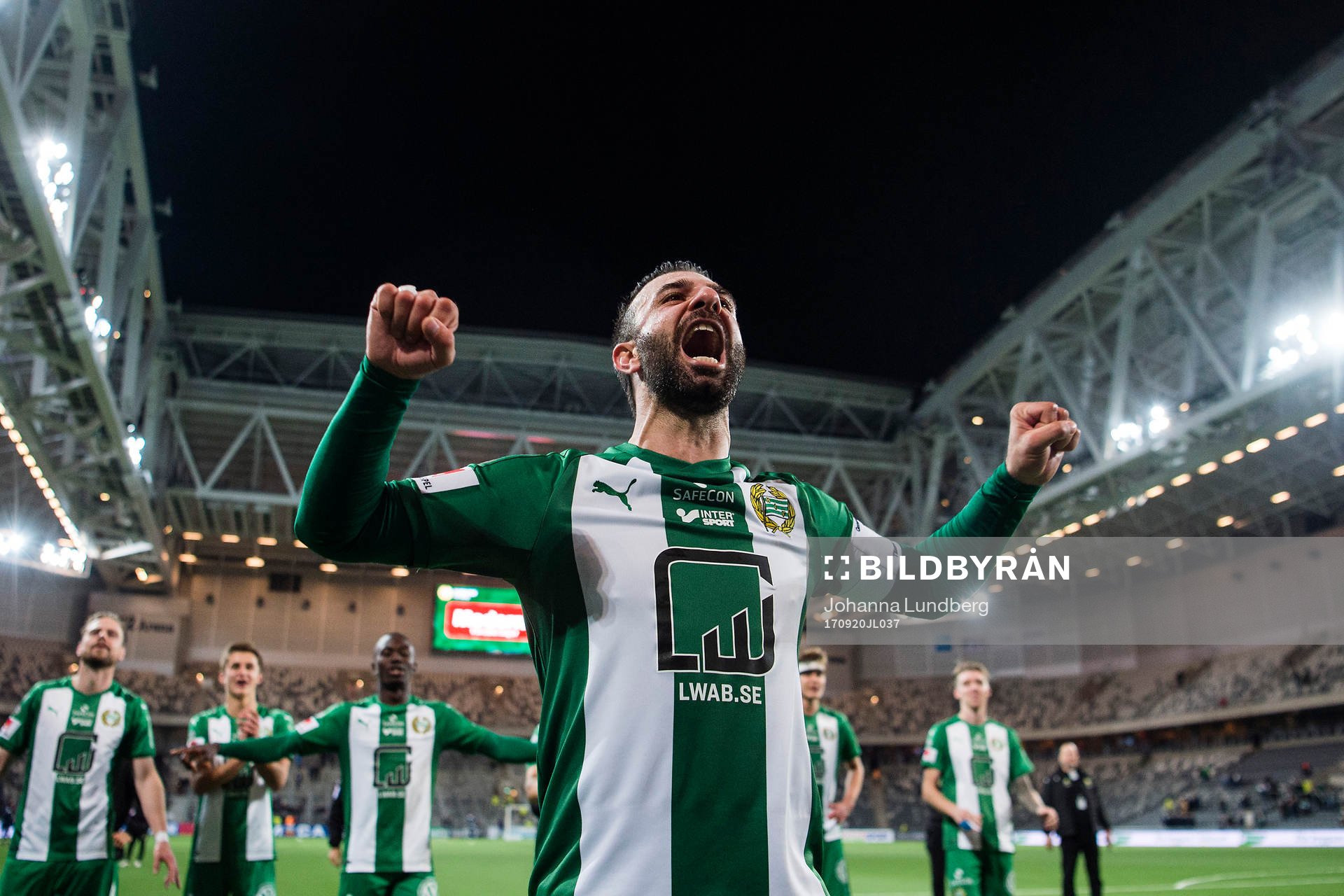 Hammarbys Kennedy Bakircioglu jublar efter fotbollsmatchen i Allsvenskan mellan Hammarby och IFK Göteborg den 20 september 2017 i Stockholm.