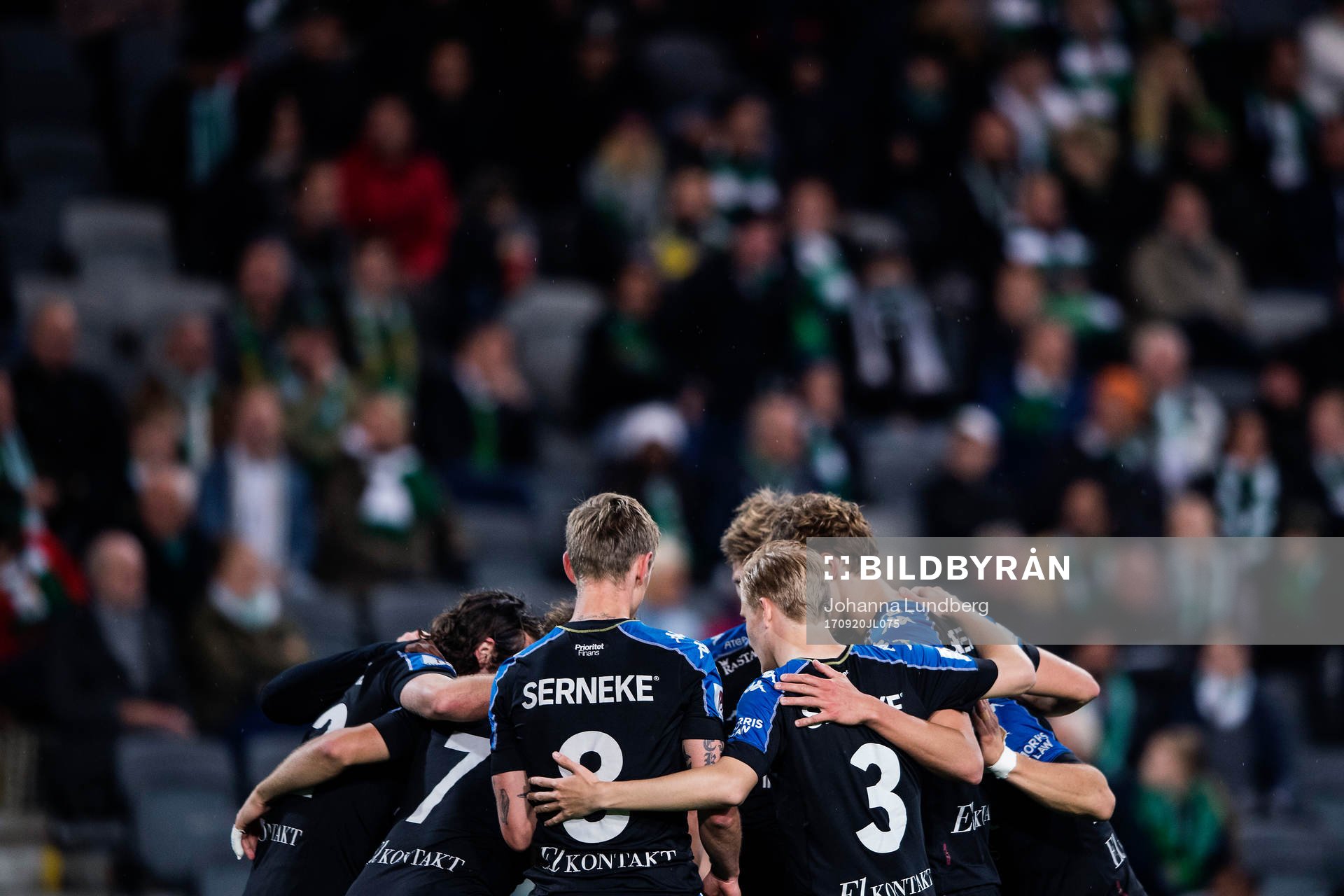 IFK Göteborgs spelare samlas under fotbollsmatchen i Allsvenskan mellan Hammarby och IFK Göteborg den 20 september 2017 i Stockholm.