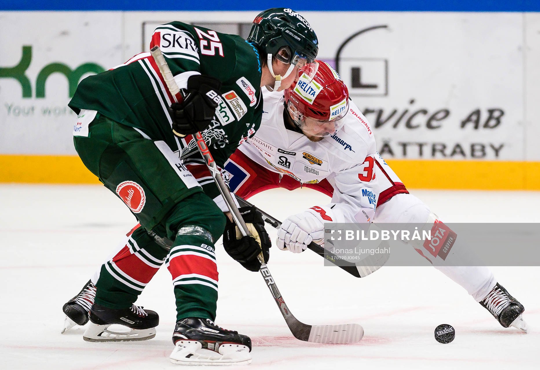 Tek mellan Tingsryds William Romfors och Almtunas Albin