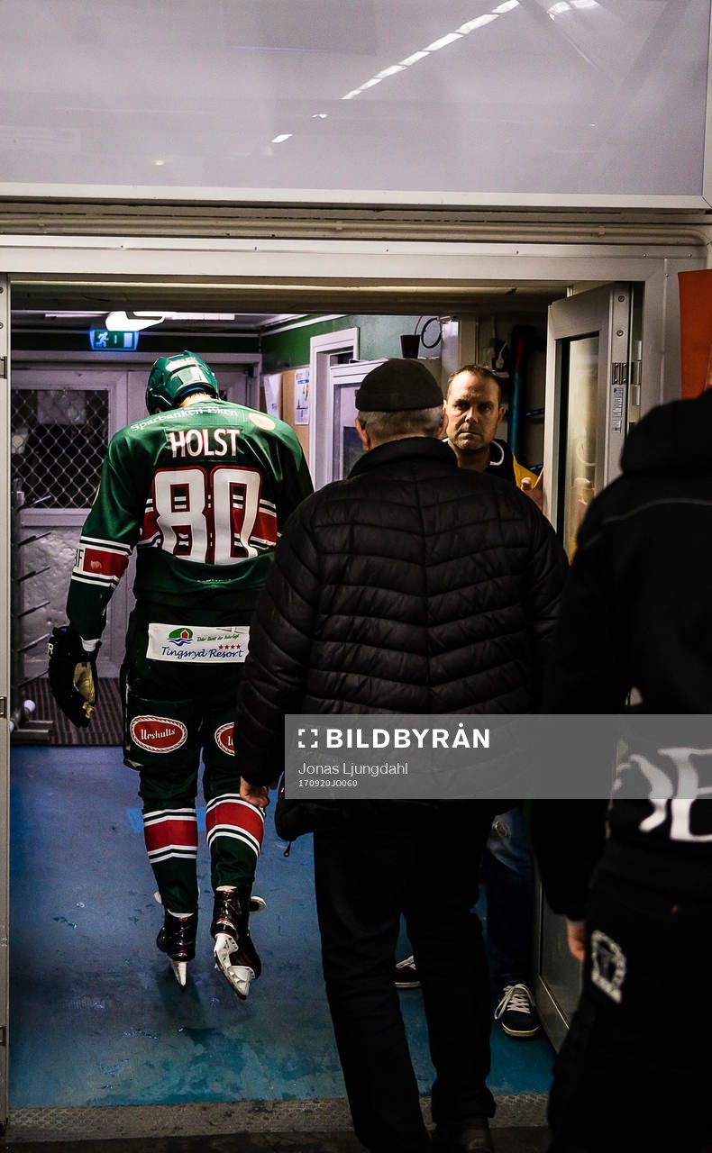 Tingsryds Oscar Holst kliver av skadad