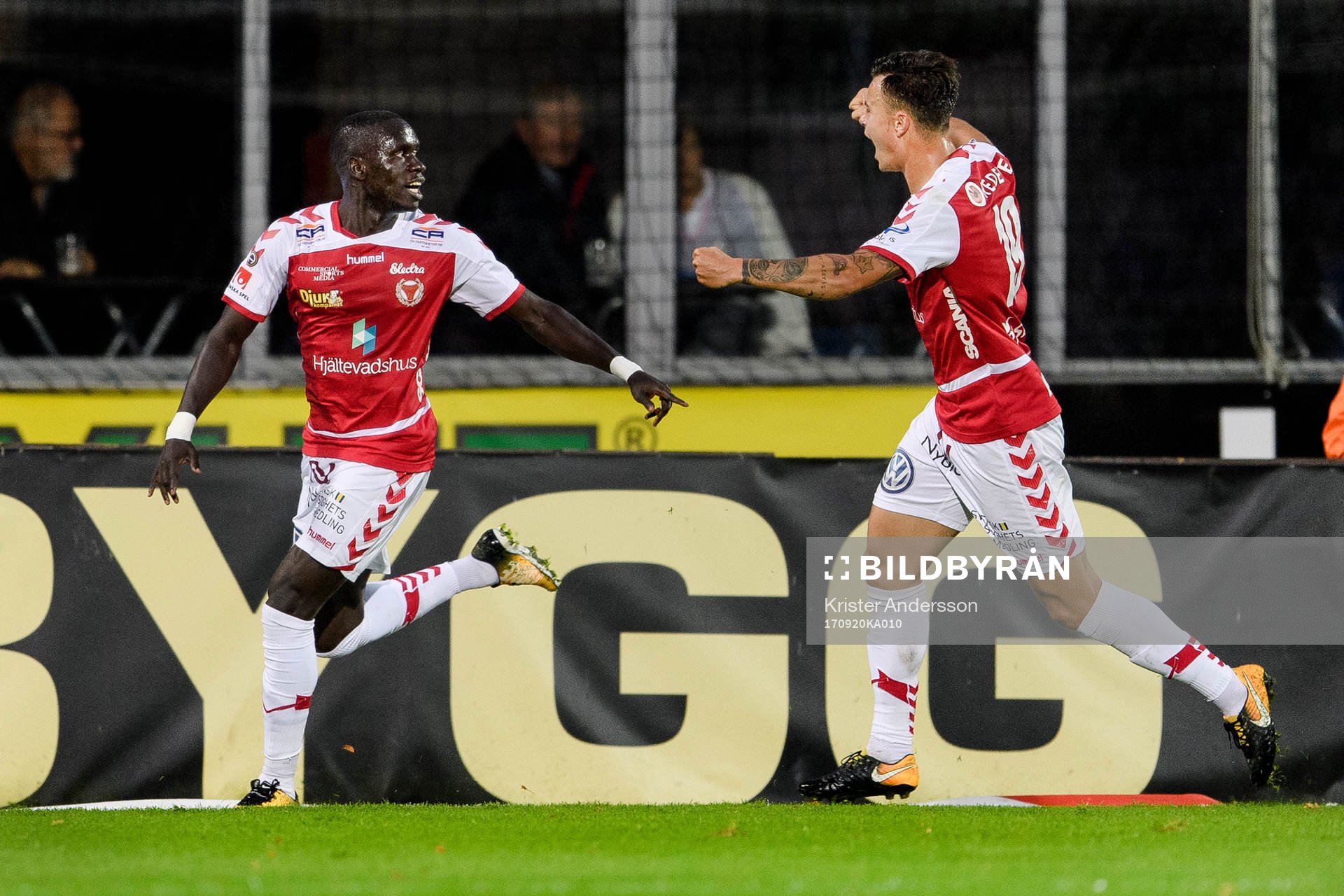 Kalmars Papa Alioune Diouf (v) har gjort 0-1 och jublar