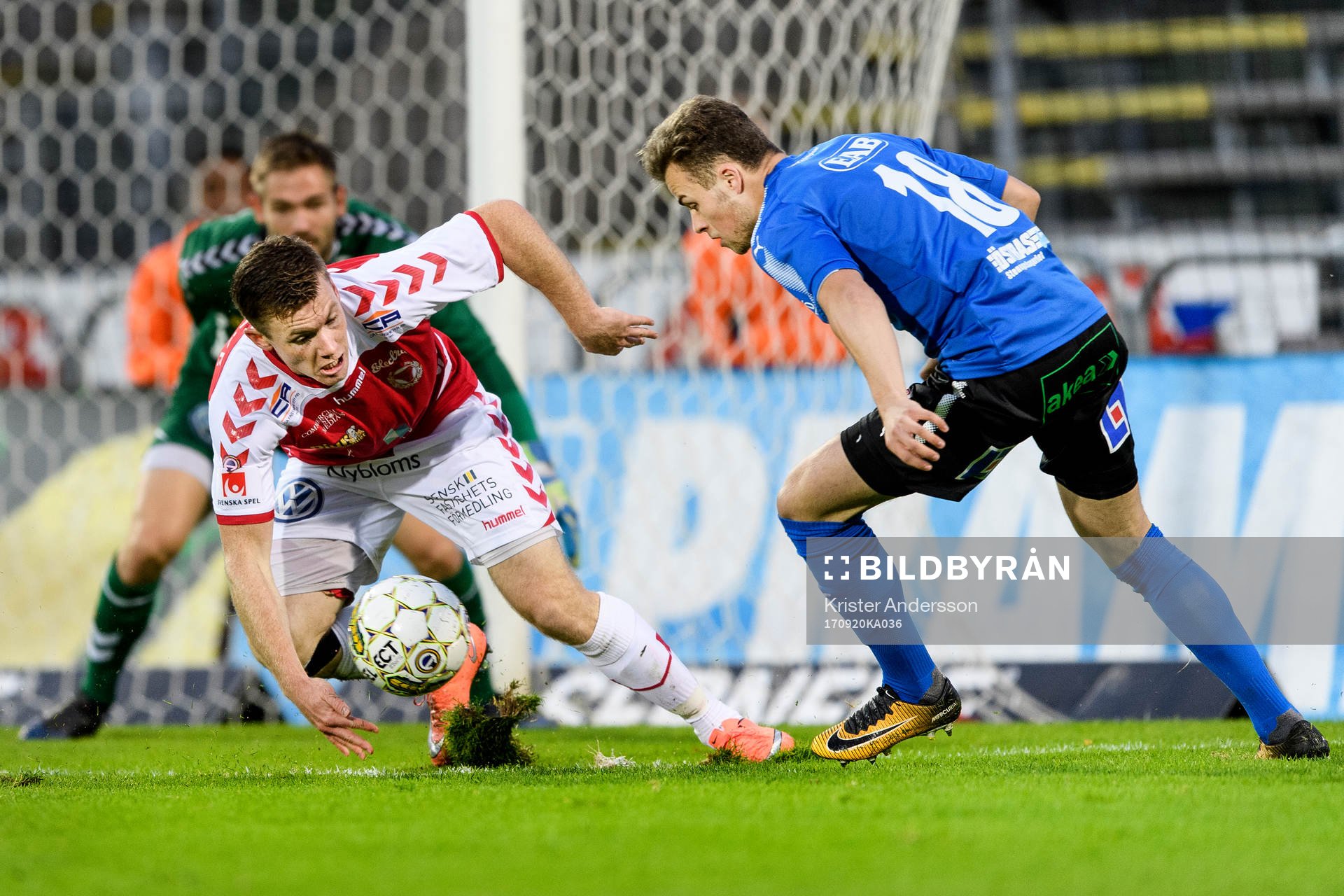Kalmars Victor Agardius och Halmstads Gabriel Gudmundsson