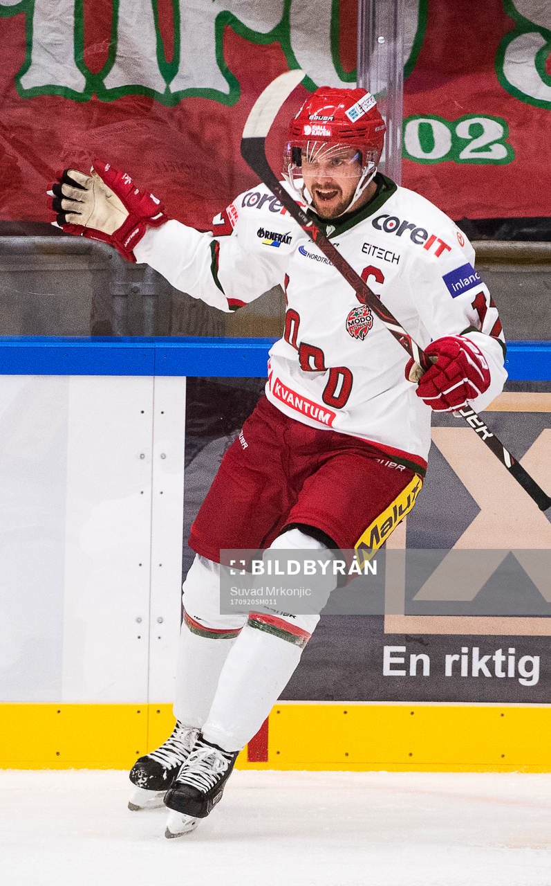 Modos Magnus Häggström jublar