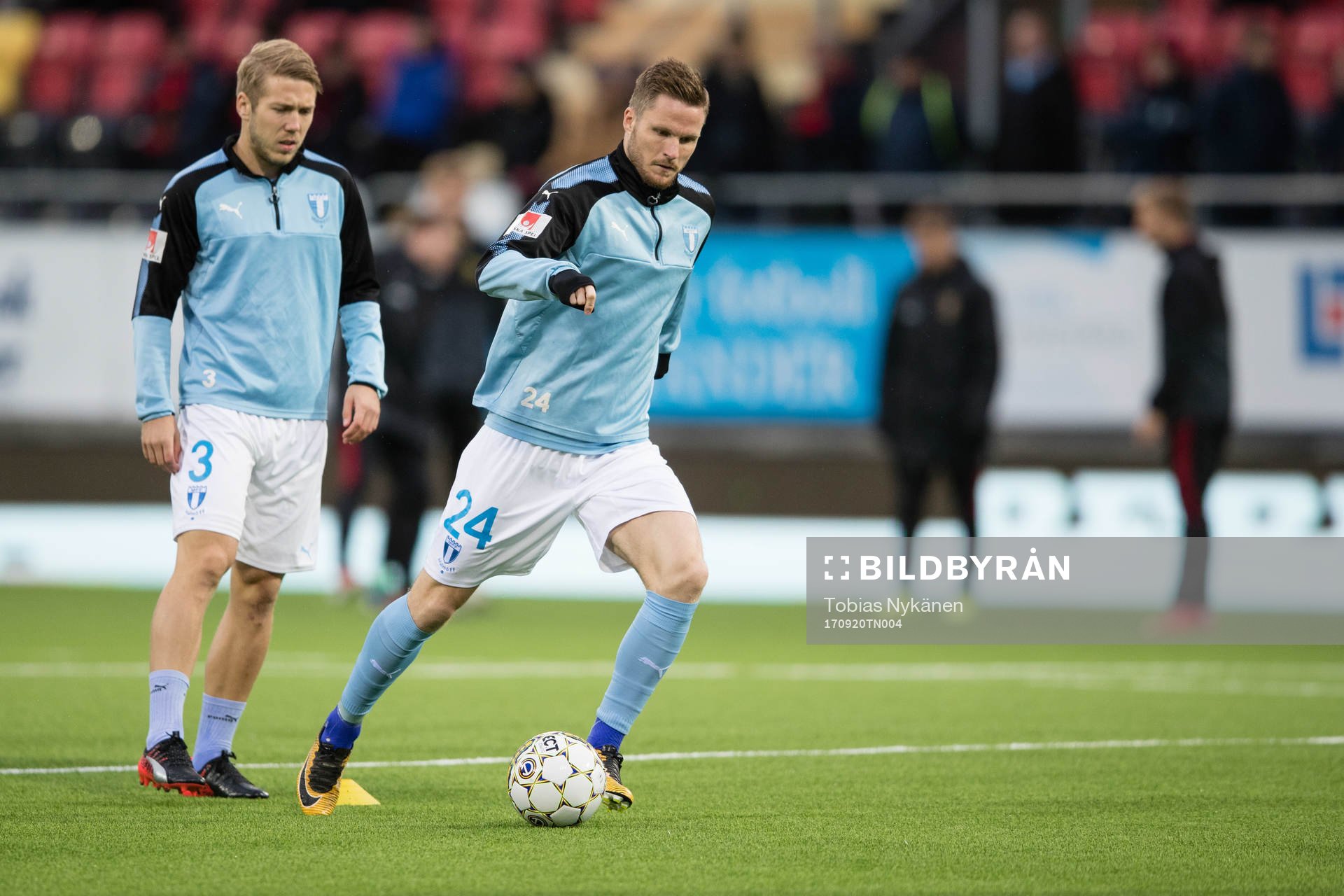 Malmö FFs Lasse Nielsen värmer upp
