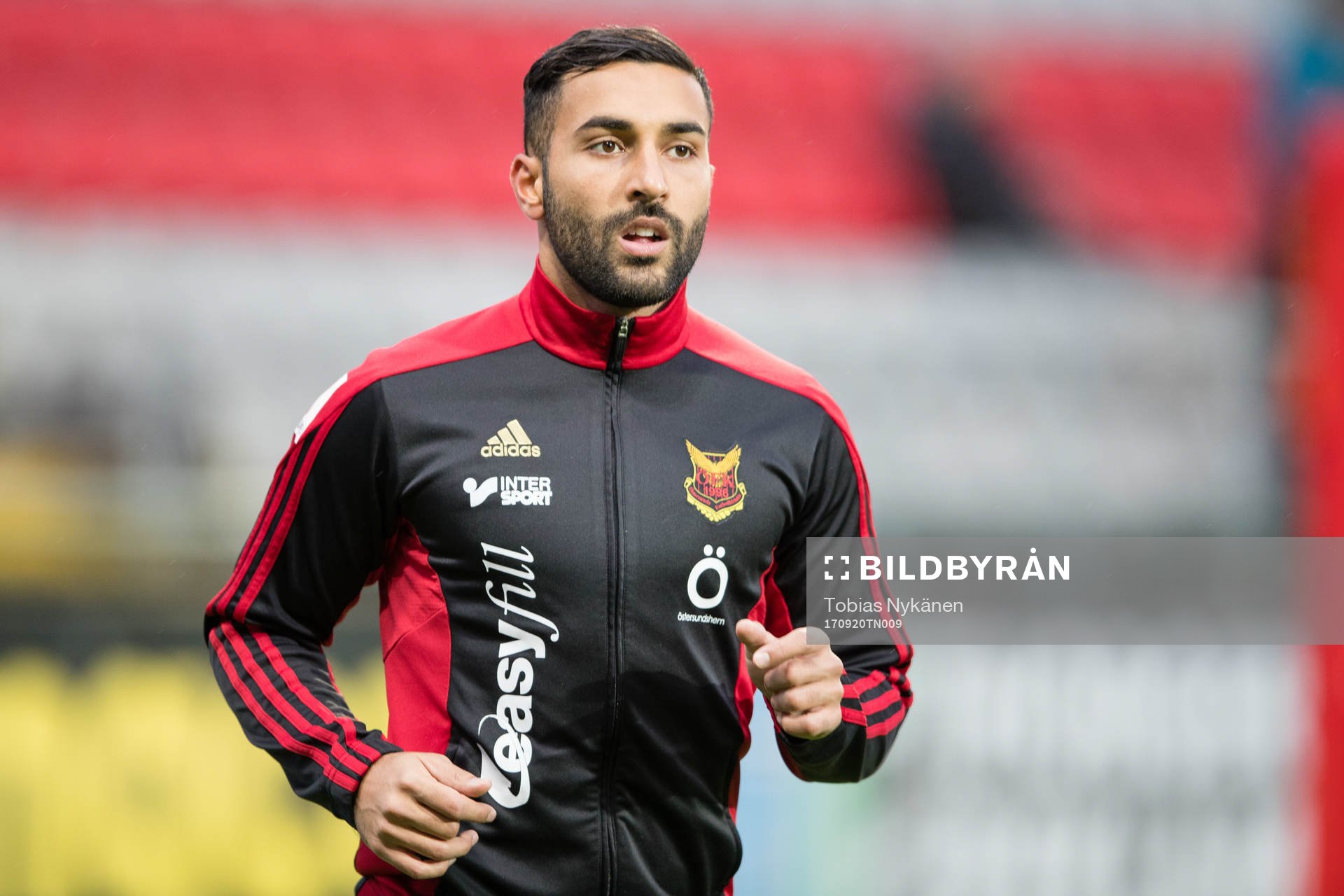 Östersunds Saman Ghoddos värmer upp