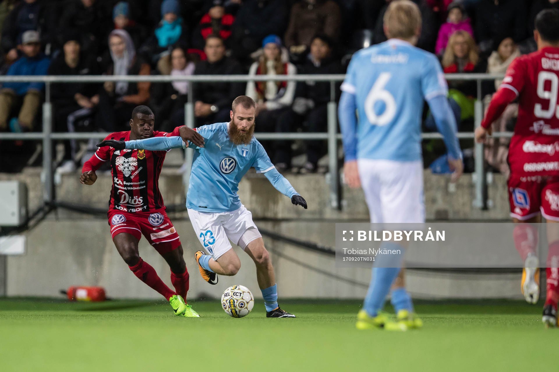 Malmö FFs Jo Inge Berget mot Östersunds Ken Sema