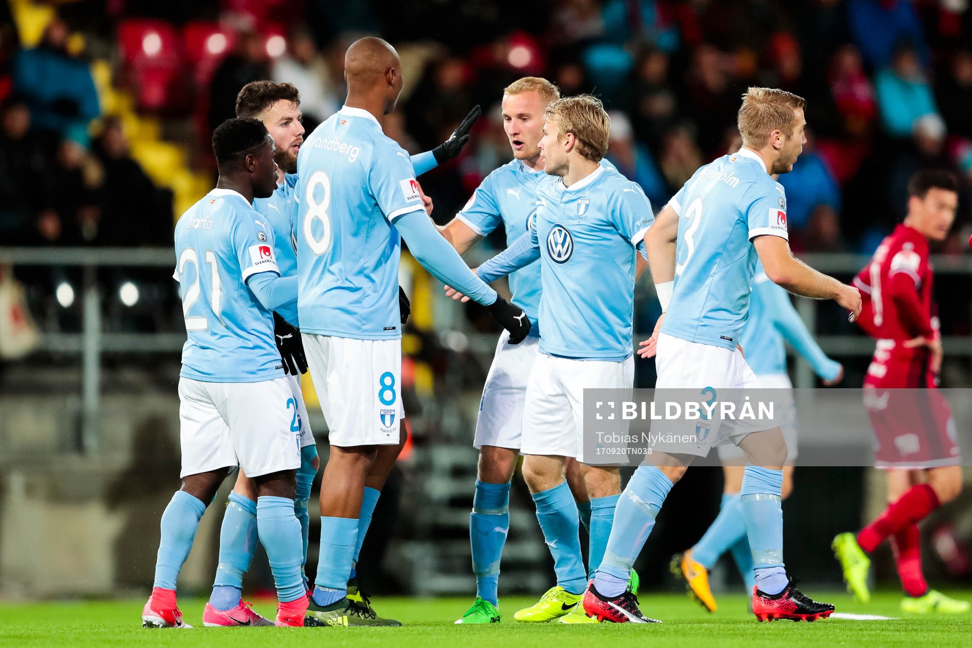 Malmö FFs Oscar Lewicki jublar med Franz Brorsson