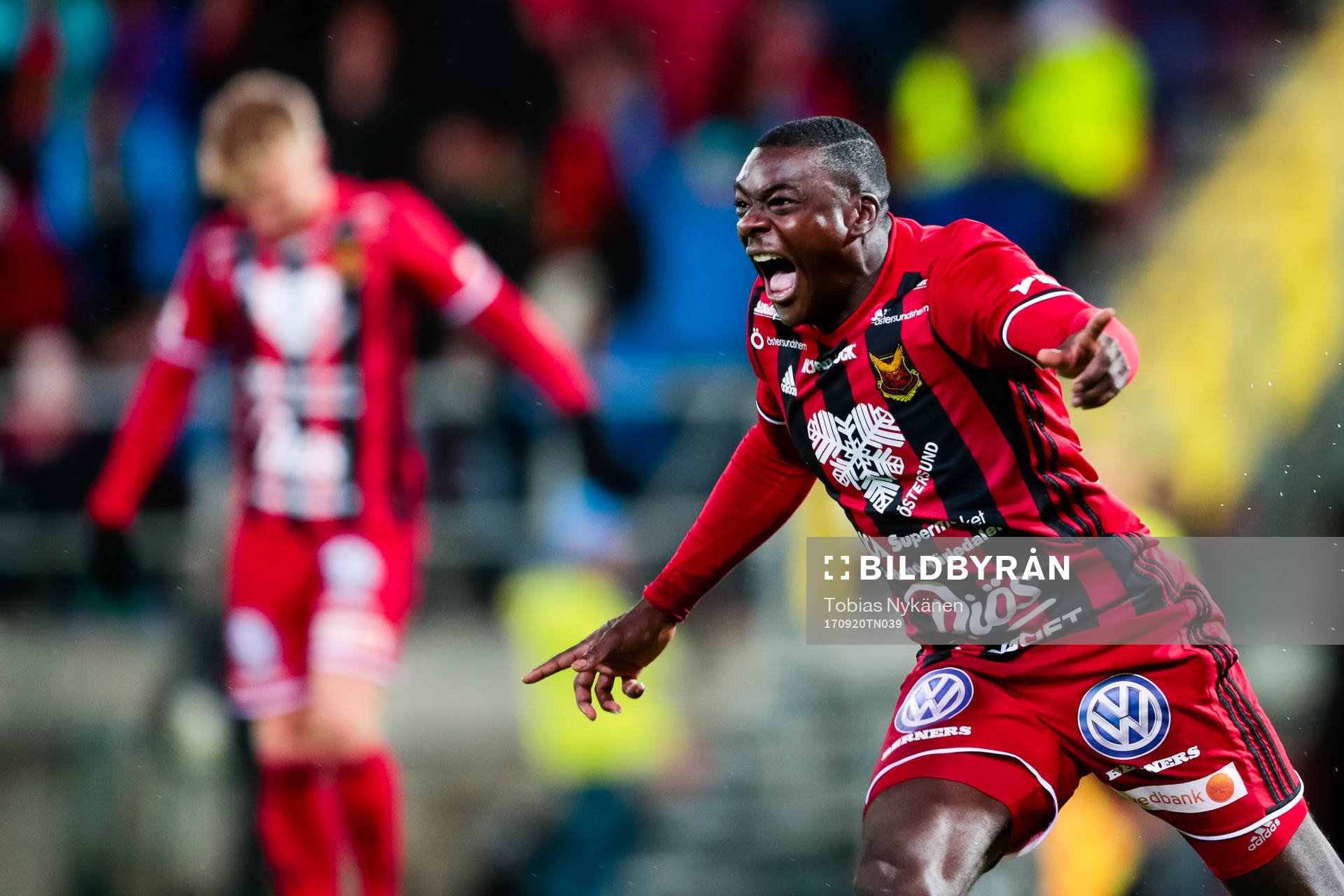 Östersunds Ken Sema jublar