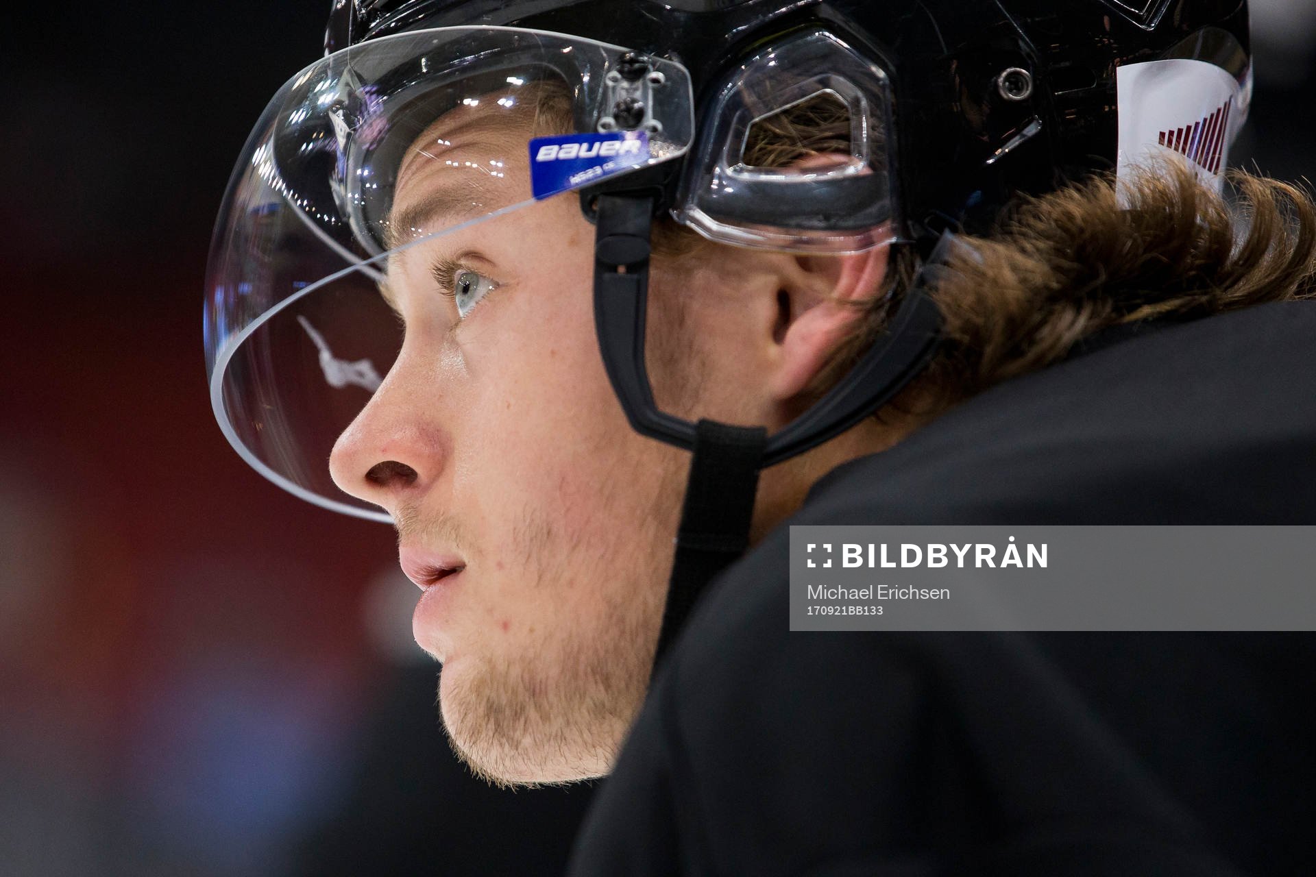 Karlskronas Carl Persson värmningen innan ishockeymatchen