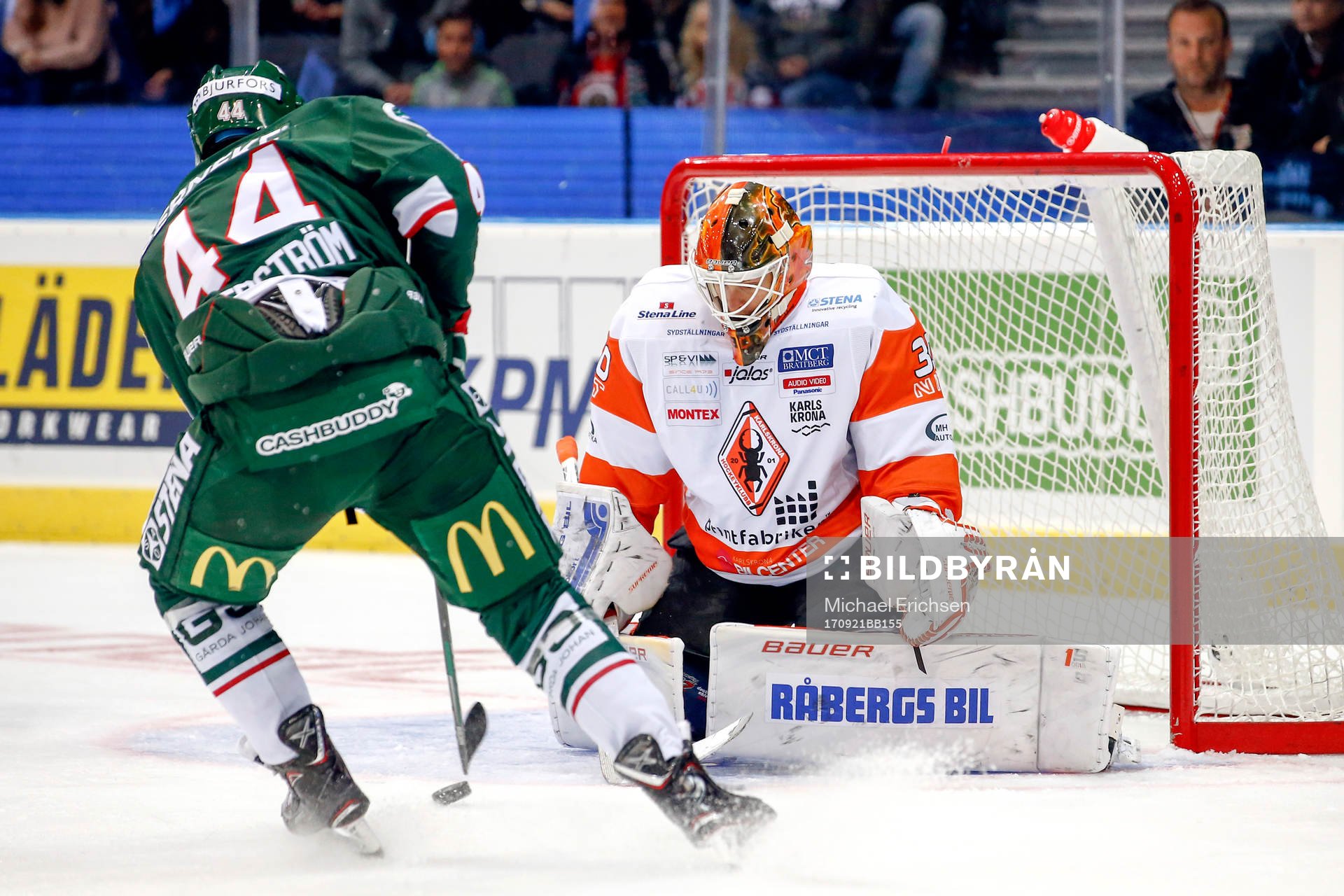 Frölundas Pontus Widerström gör 1-0 bakom Karlskronas