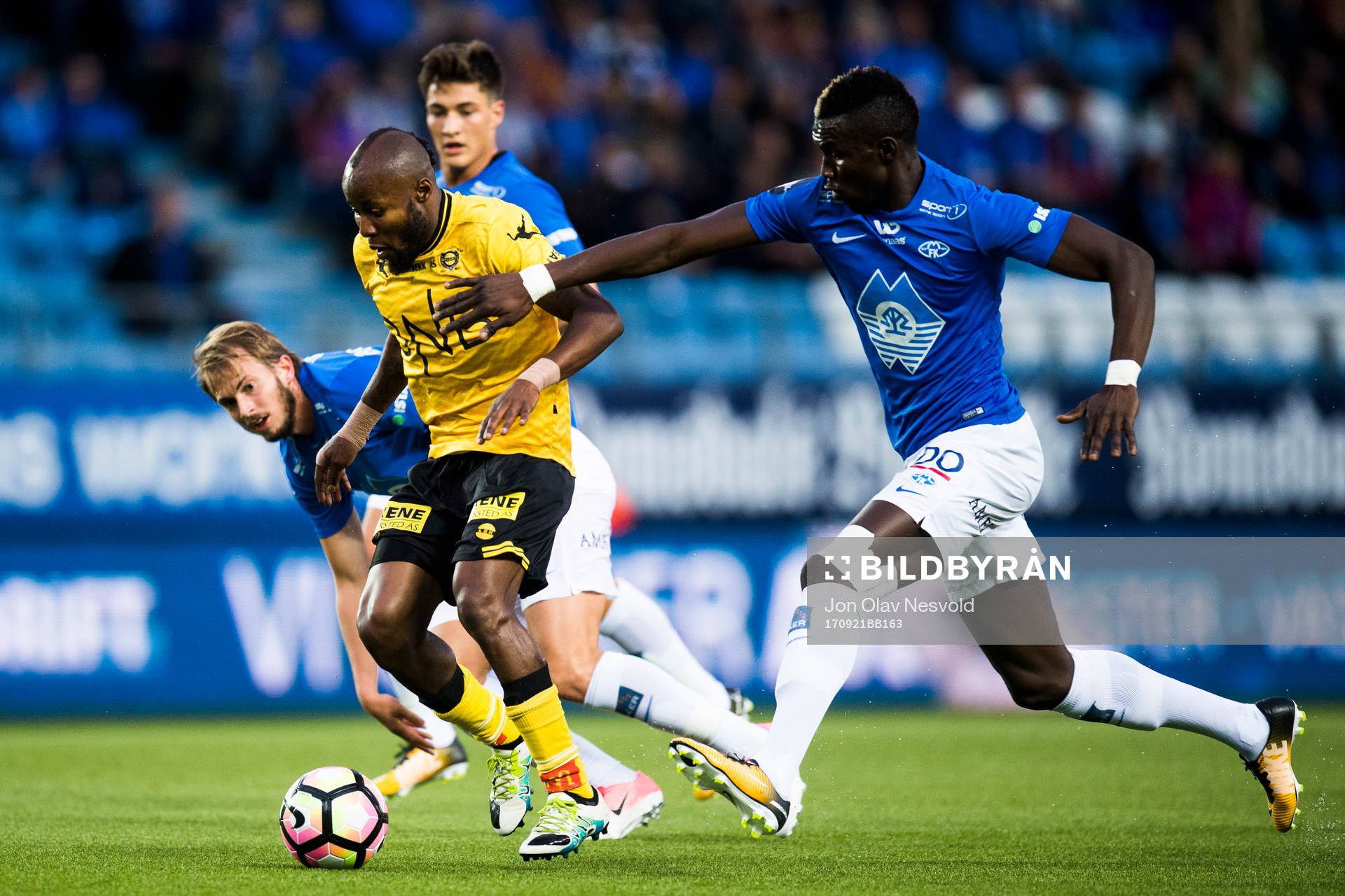 Chigozie Udoji of Lillestrøm and Babacar Sarr of Molde