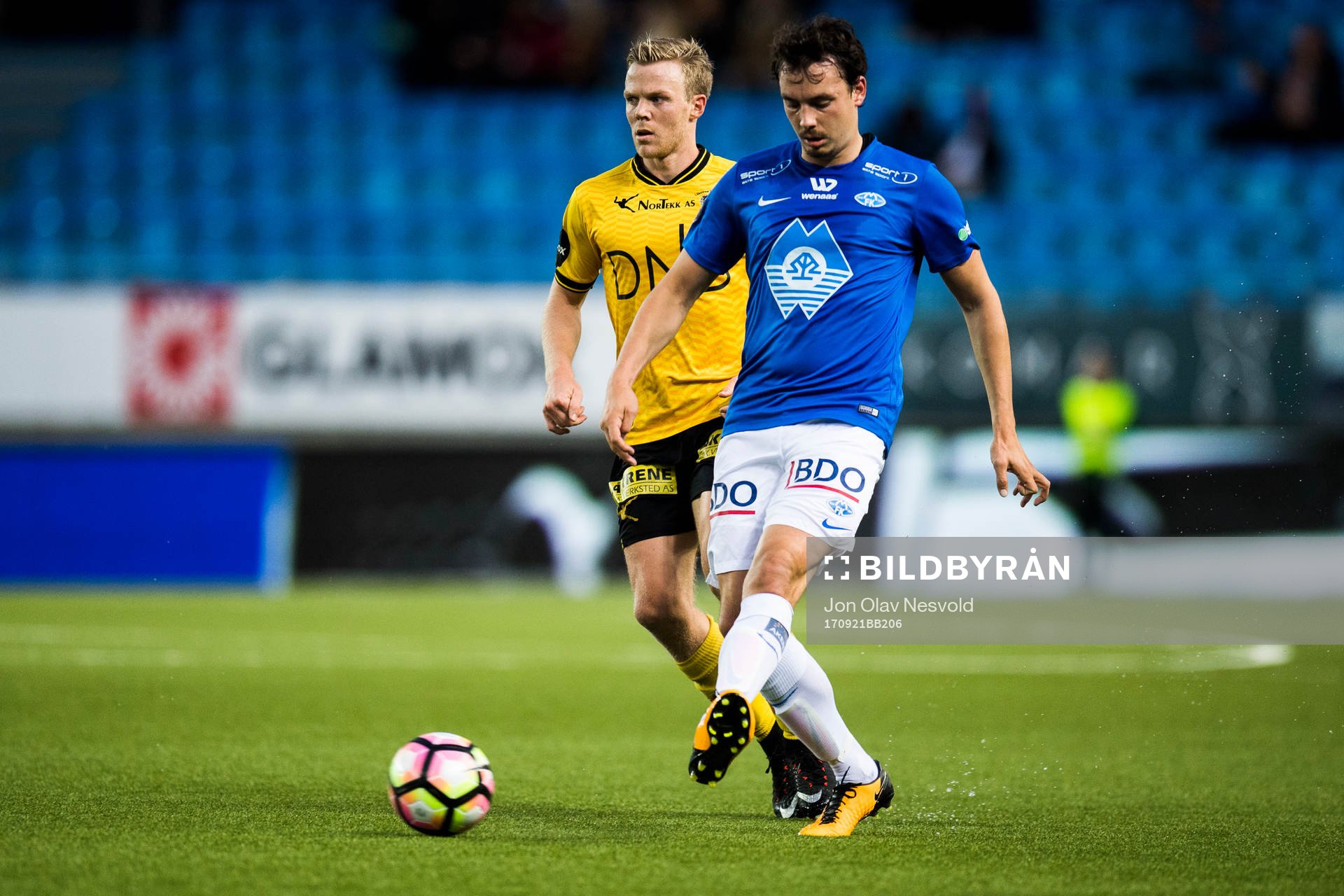 Erling Knudtzon of Lillestrøm and Vegard Forren of Molde