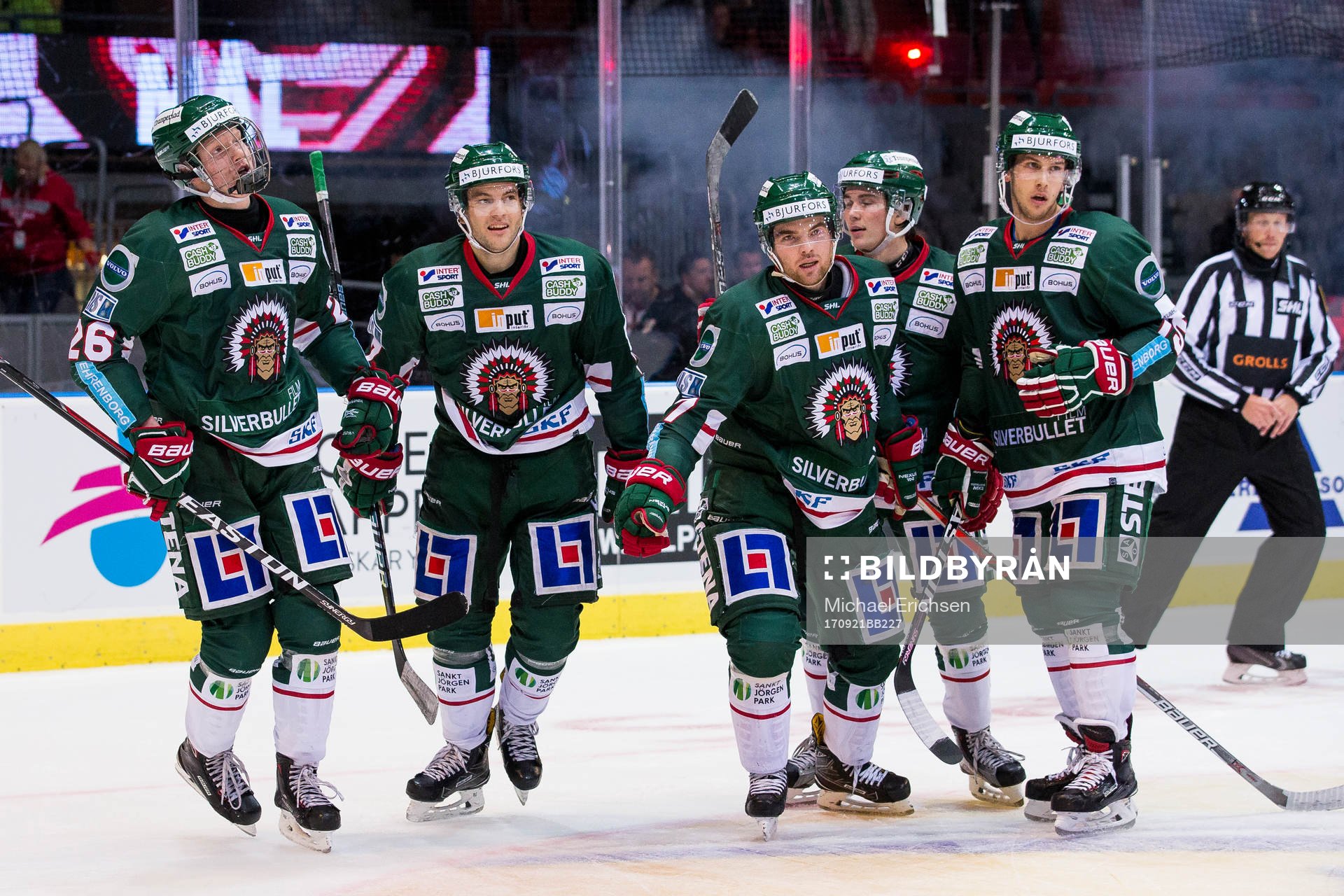 Frölundas Pathrik Westerholm jublar med lagkamrater