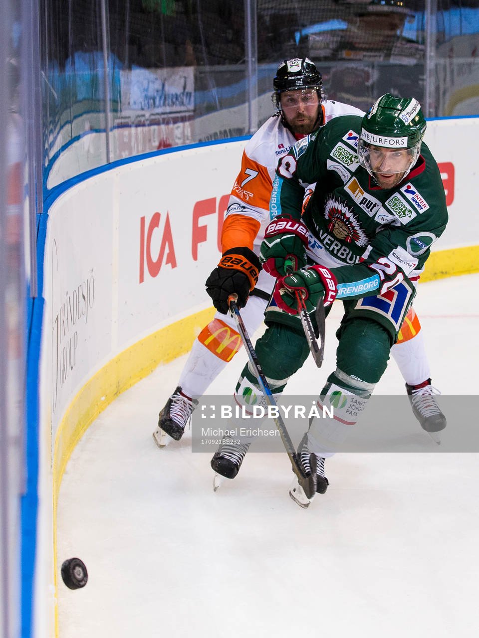 Frölundas Joel Lundqvist före Karlskronas Mattias Karlsson