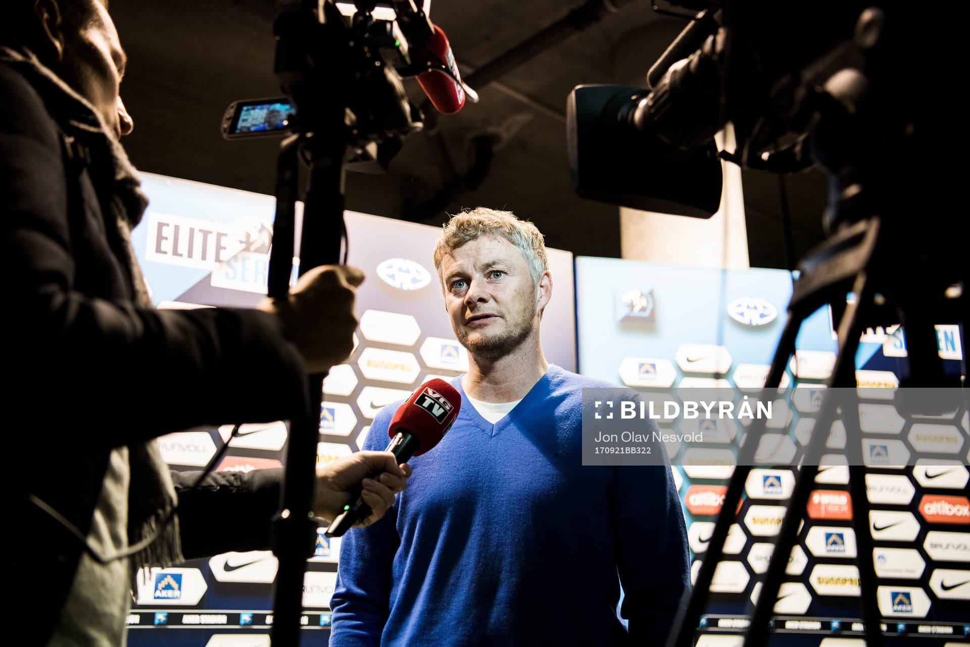 Ole Gunnar Solskjær, manager of Molde, speaks with