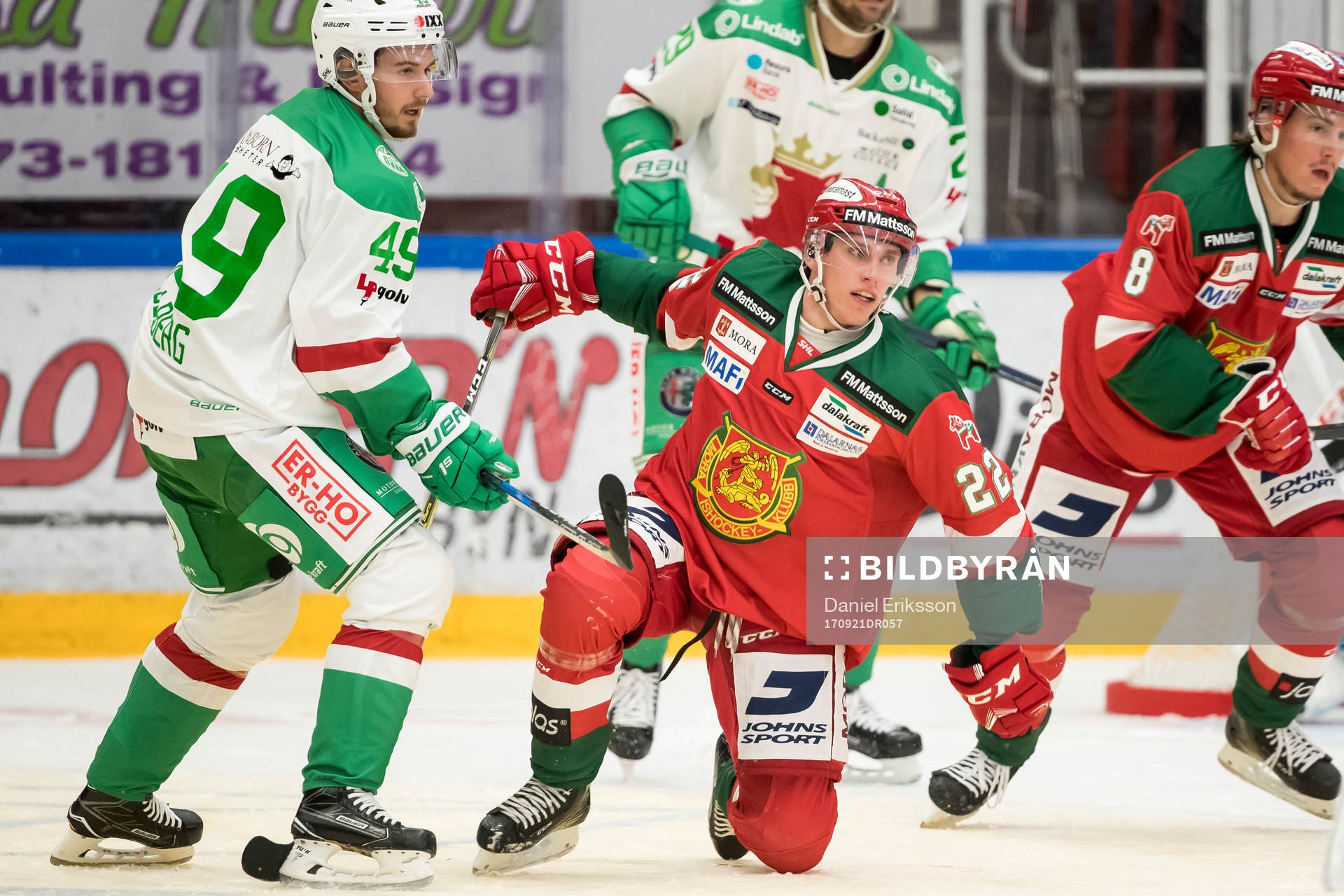 Rögles Sebastian Collberg och Moras Matias Lassen  i