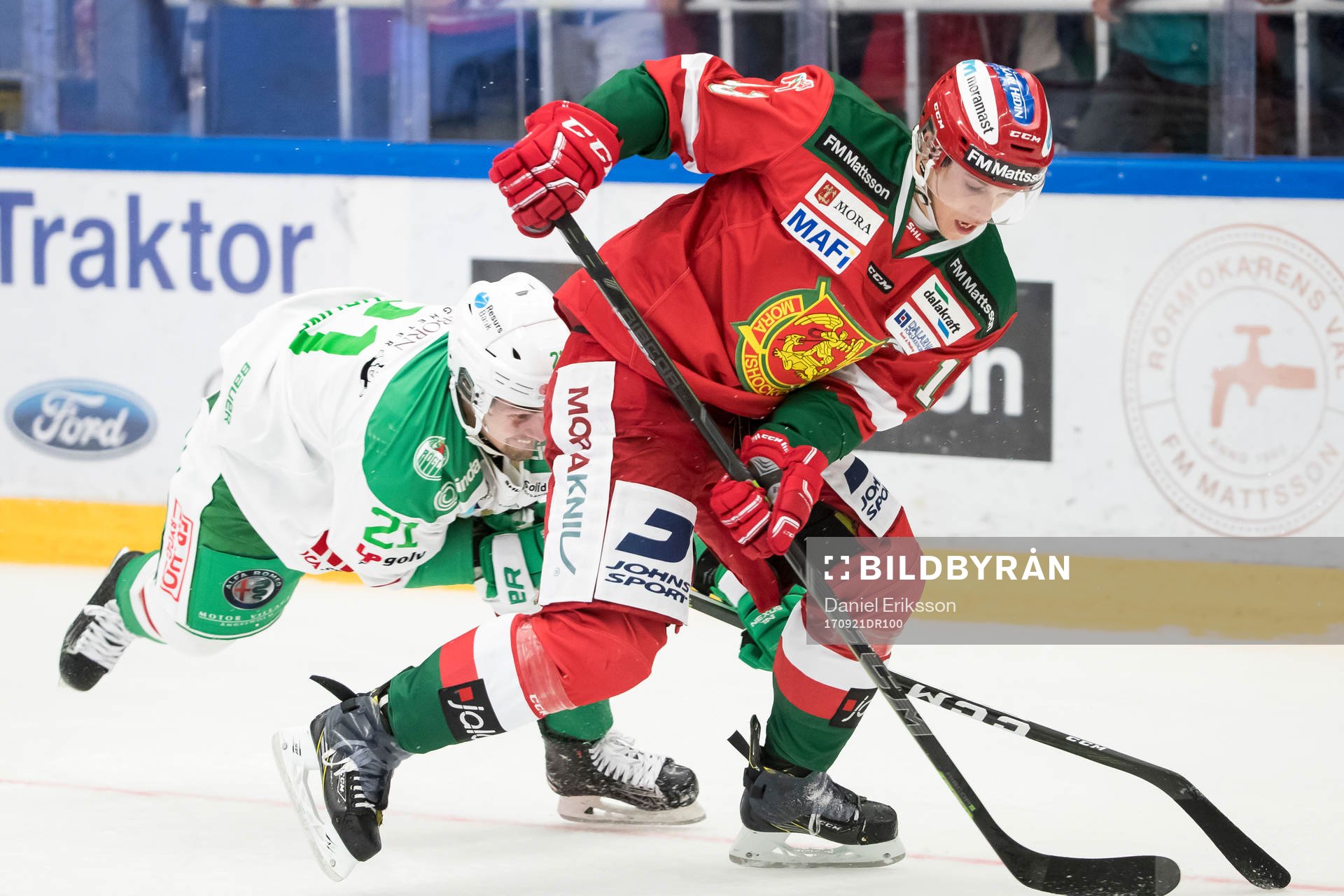 Rögles Kevin Gagné jagar Moras Emil Bejmo  i