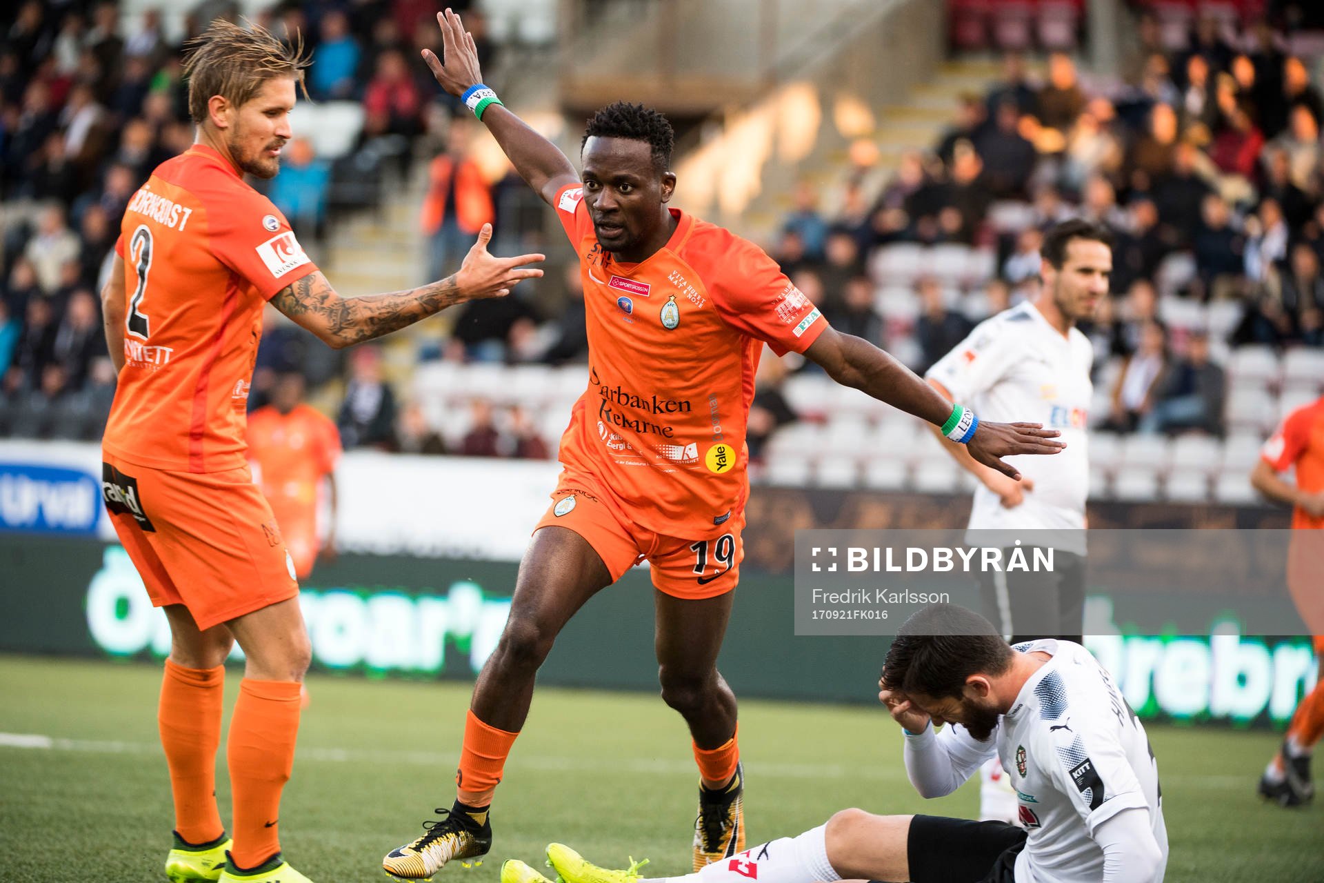 AFC Eskilstunas Mohamed Buya Turay jublar efter mål under fotbollsmatchen i allsvenskan mellan Örebro och AFC Eskilstuna den 21 september 2017 i Örebro.