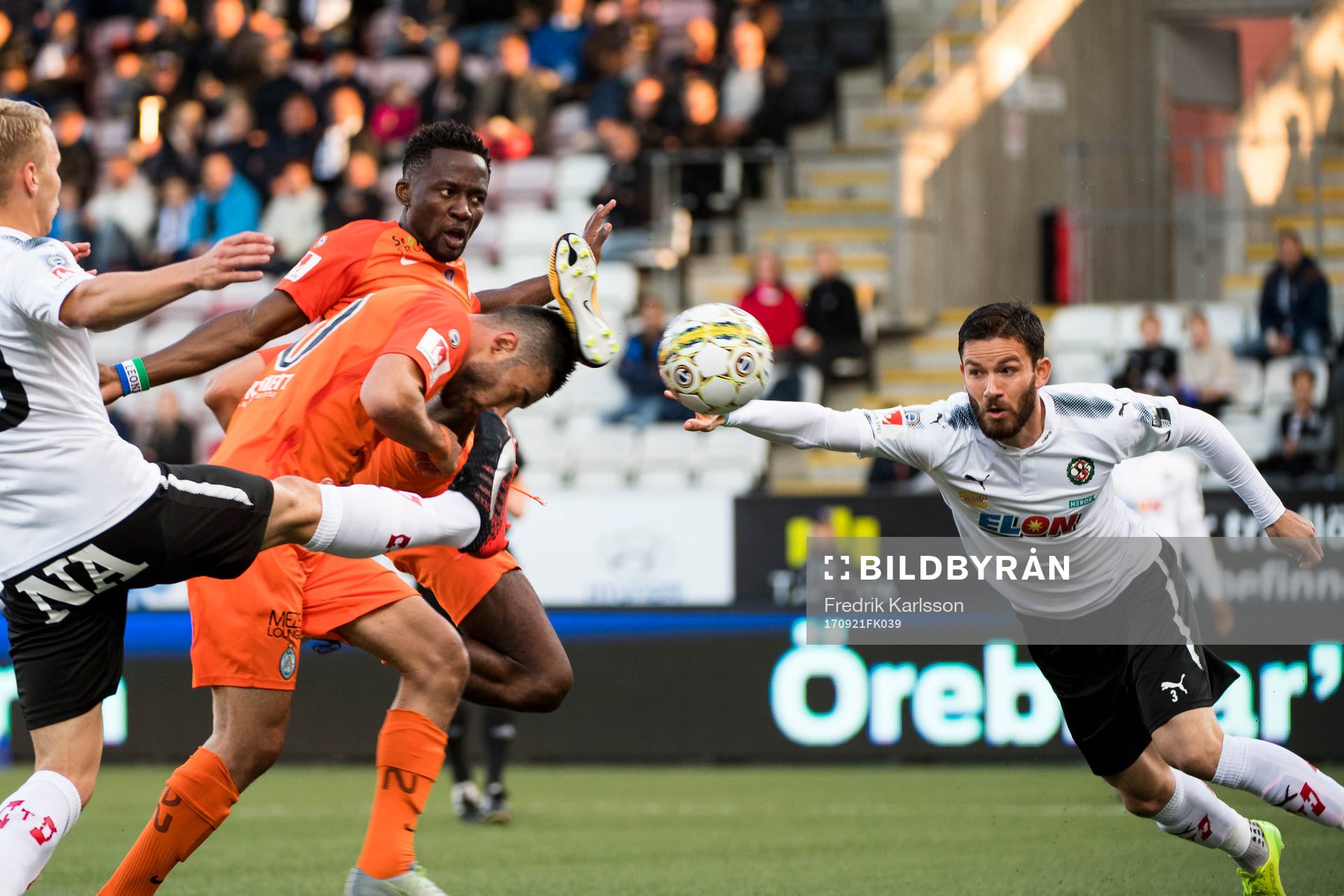 AFC Eskilstunas Mohamed Buya Turay och Örebros Brendan