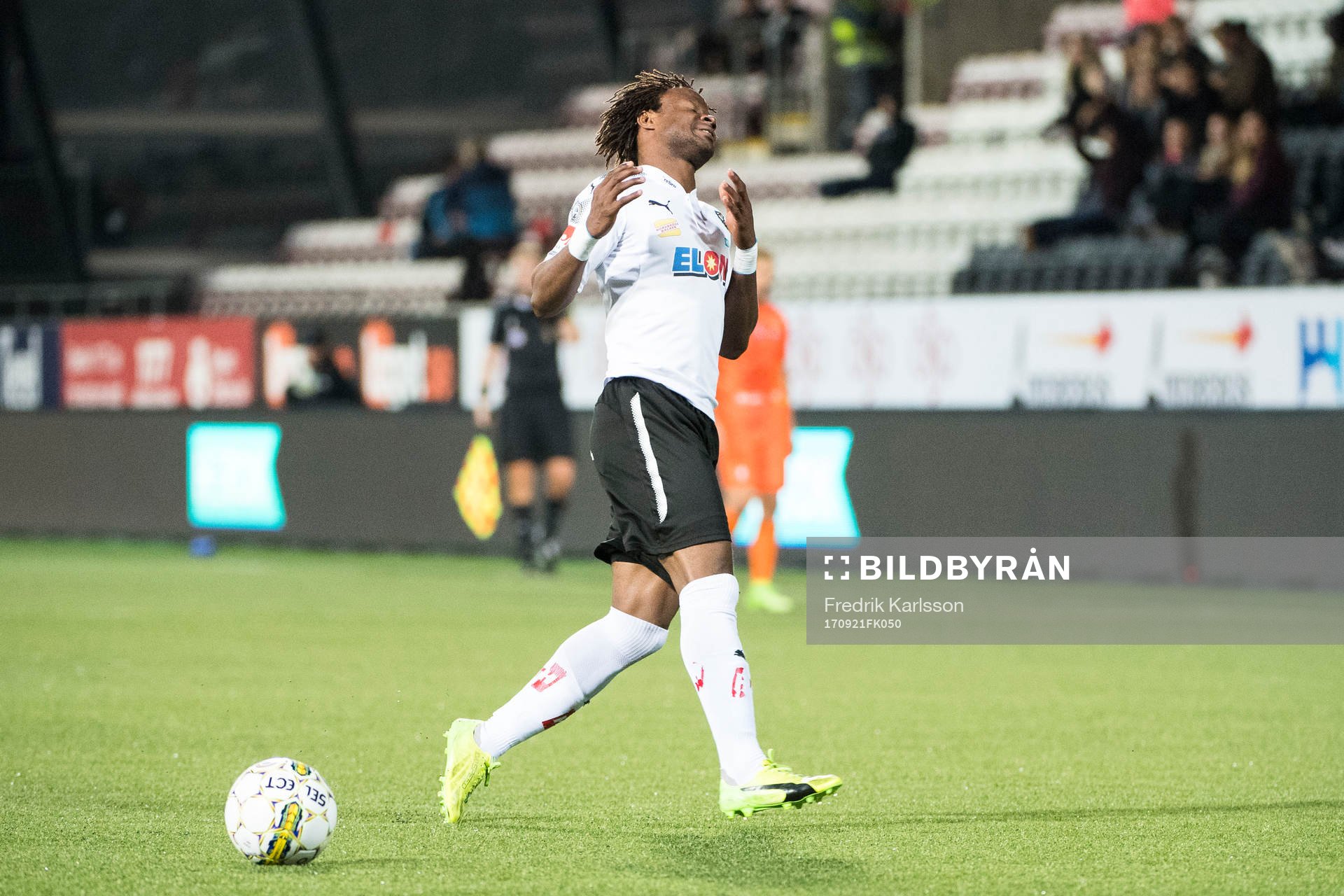 Örebros Kennedy Igboananike deppar