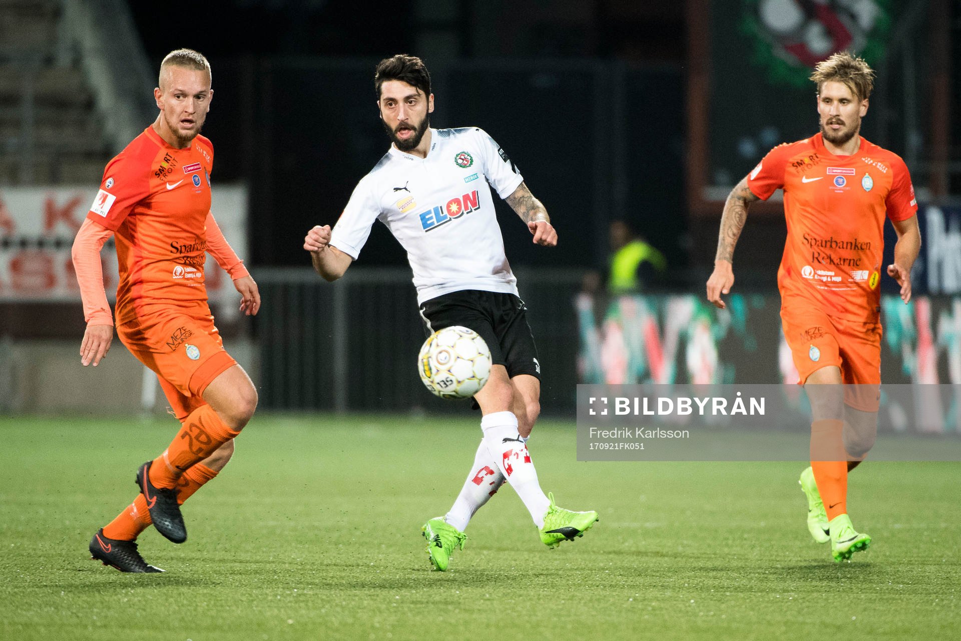 AFC Eskilstunas Alexander Michel Örebros Nahir Besara och