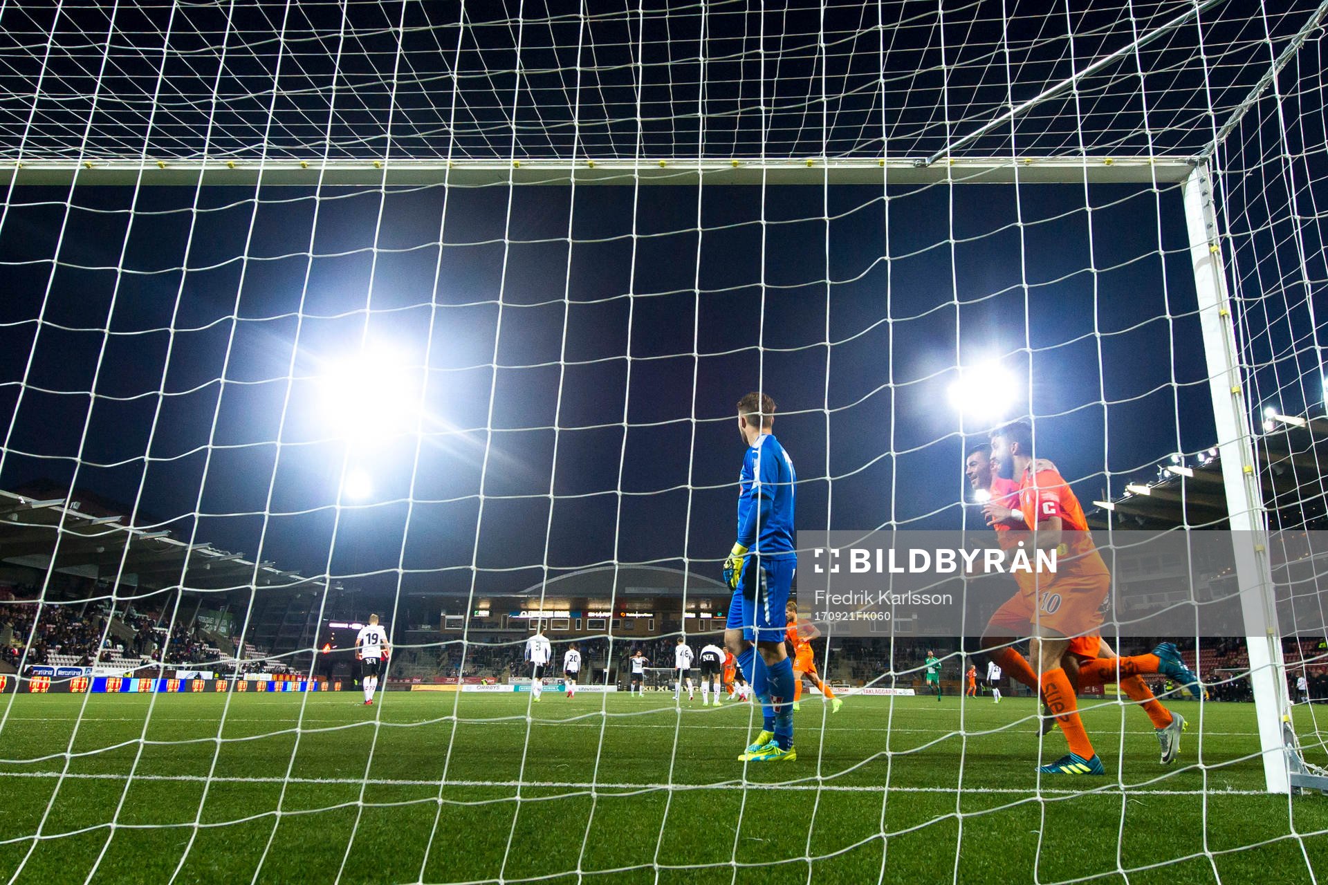 Örebros målvakt Oscar Jansson deppar och AFC Eskilstunas
