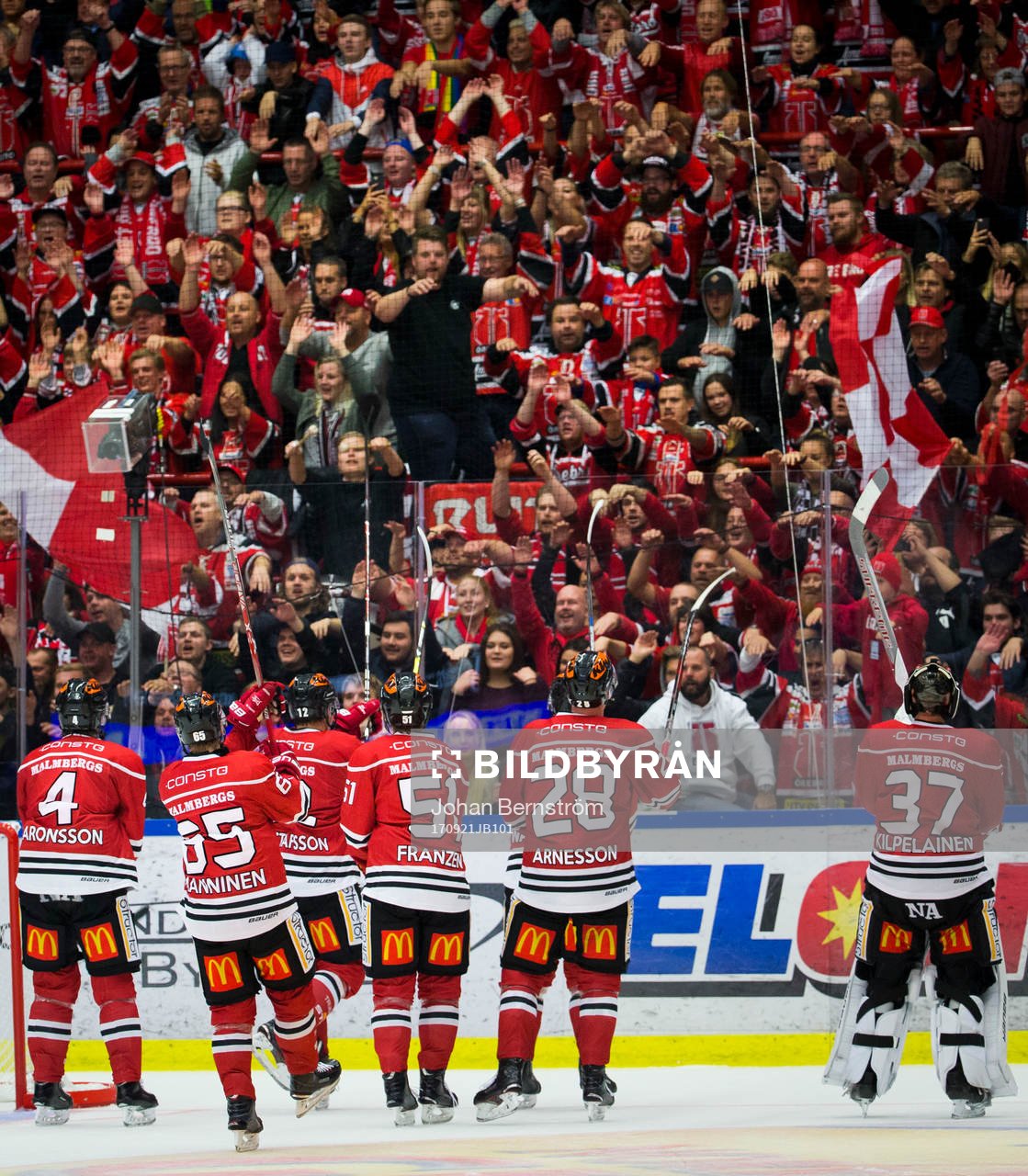 Örebrospelarna tackar fansen