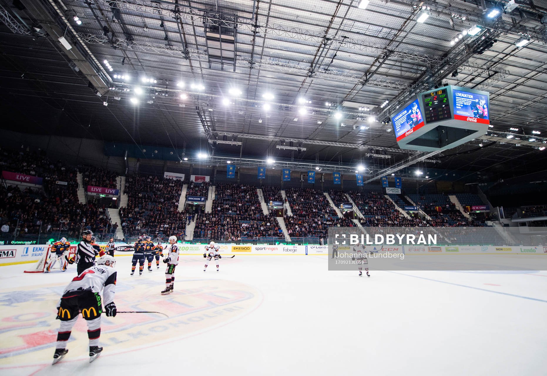 Problem med lamporna fördröjer ishockeymatchen i SHL