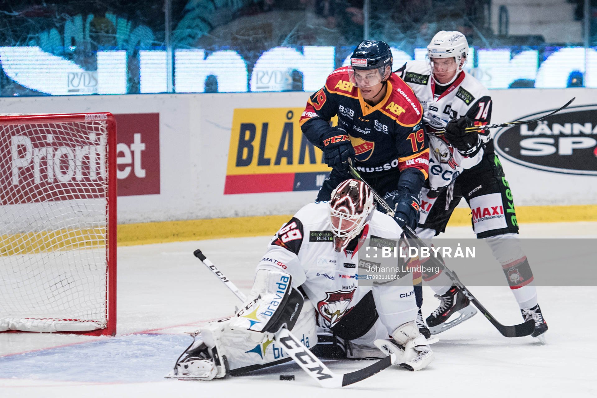 Djurgårdens Rene Bourque framför Malmö Redhawks