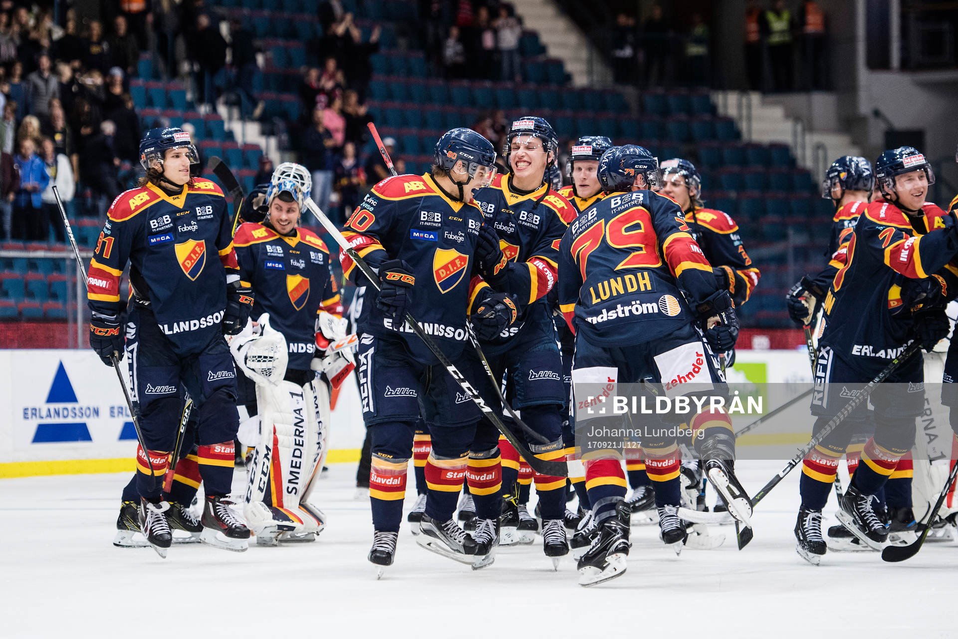 Djurgårdens spelare dansar tillsammans
