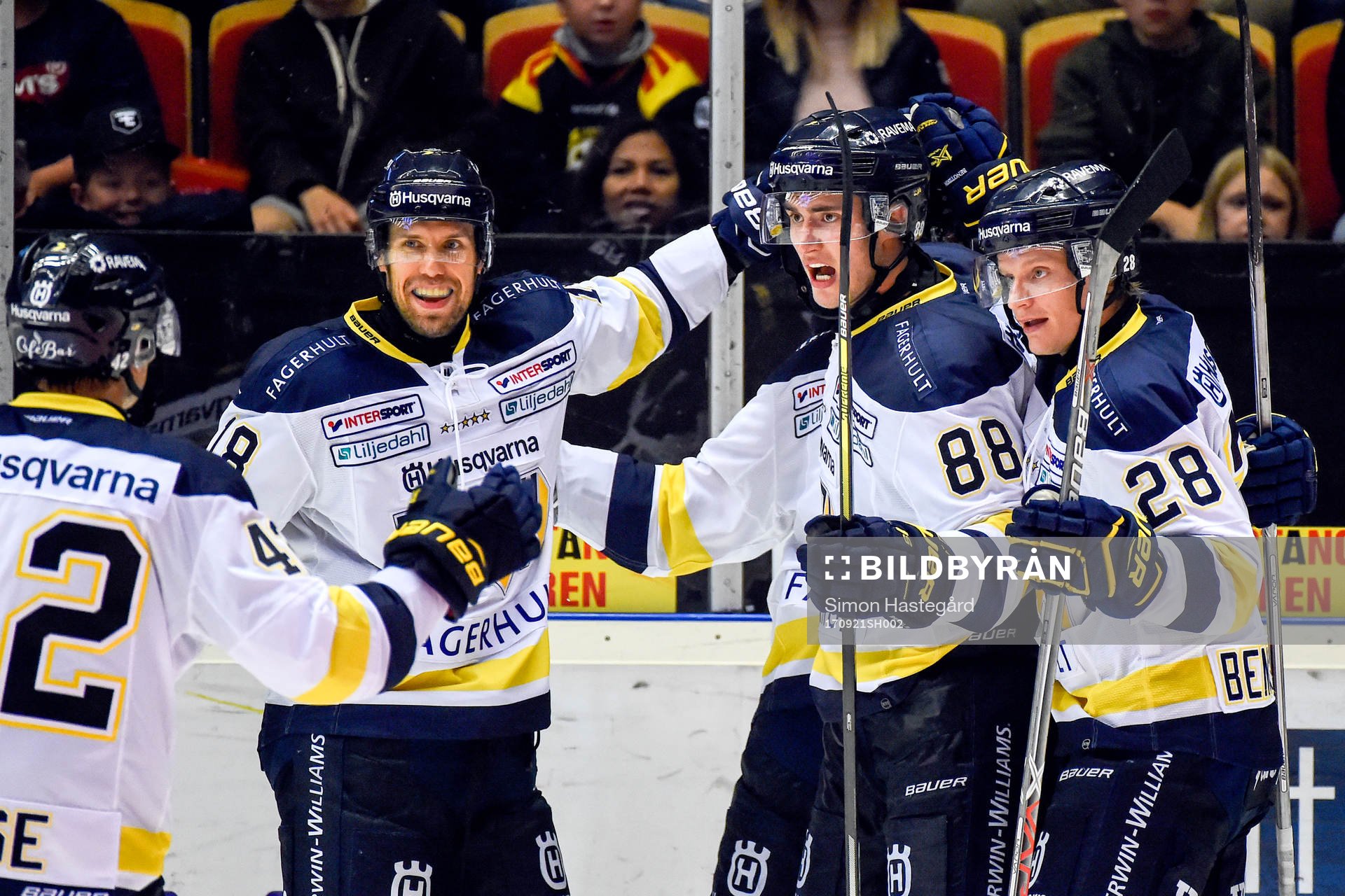 s Topi Jaakola, Pierre Engvall och Anton Bengtsson jublar