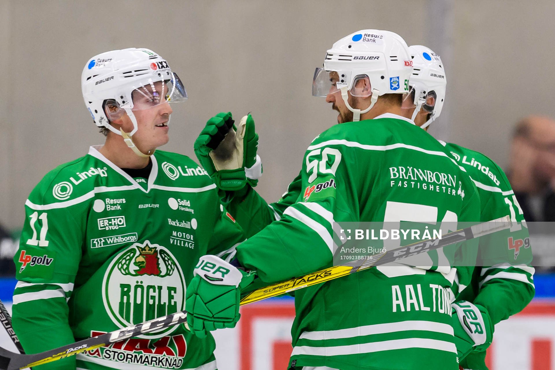Rögles Bryan Lerg, Juhamatti Aaltonen jublar fetr 1-4 av