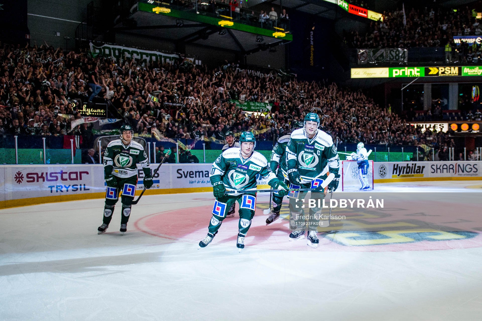 Färjestads Marcus Nilsson och Johan Ryno jublar