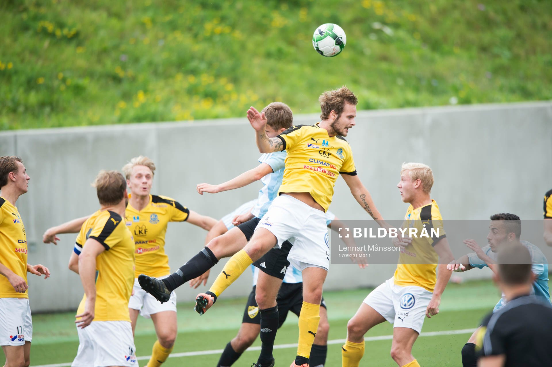 Höjdduell i matchen i division 2 mellan Lunds BK och IFK