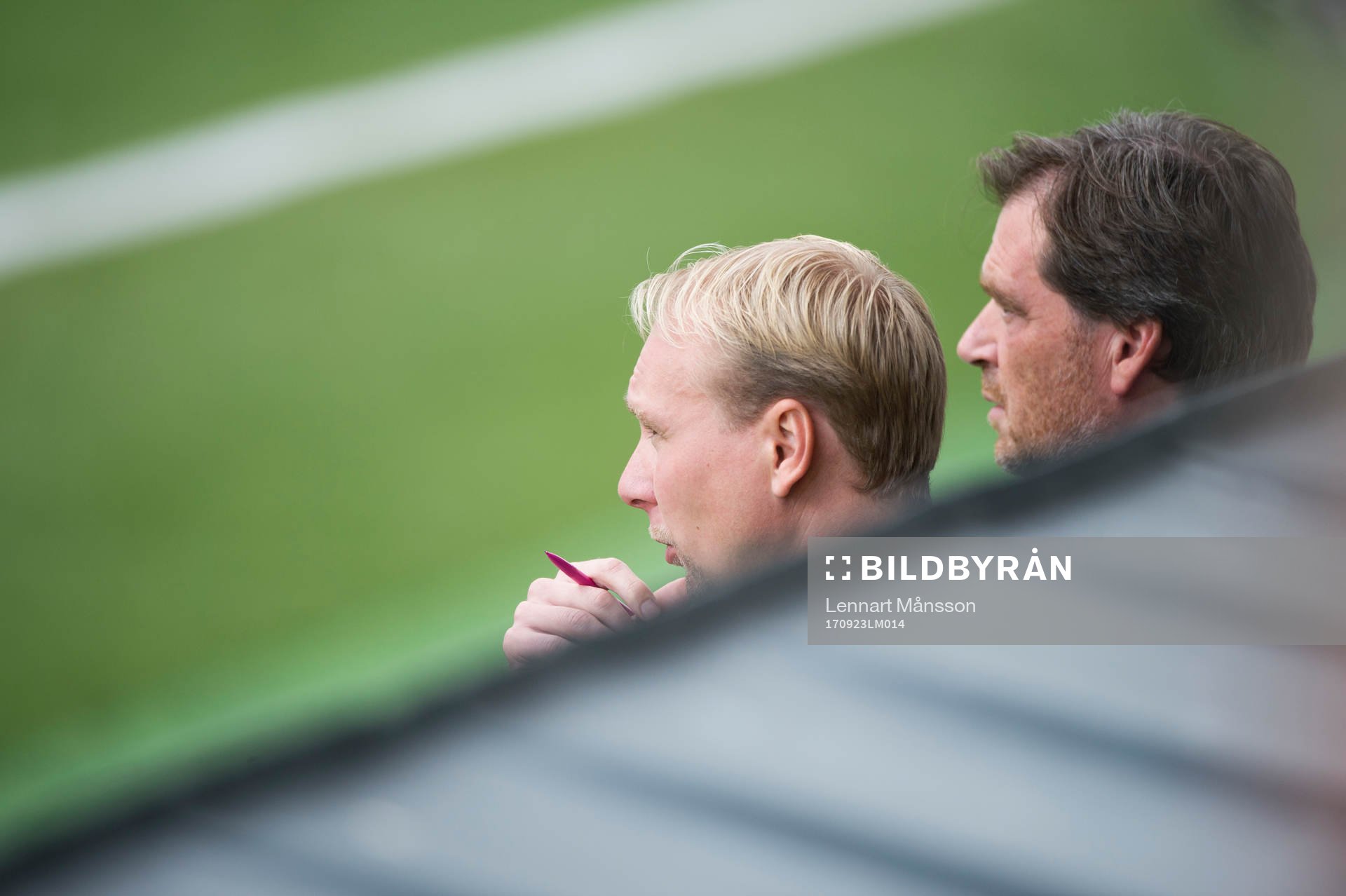 IFK Hässleholms tränarduo Daniel Nilsson och Joakim Welander i matchen i division 2 mellan Lunds BK och IFK Hässleholm i Lund 23 september 2017.