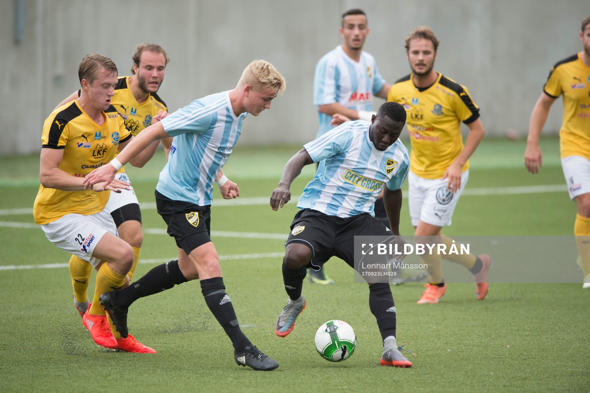 IFK Hässleholms Linus Svensson och Mike Andrew i matchen i