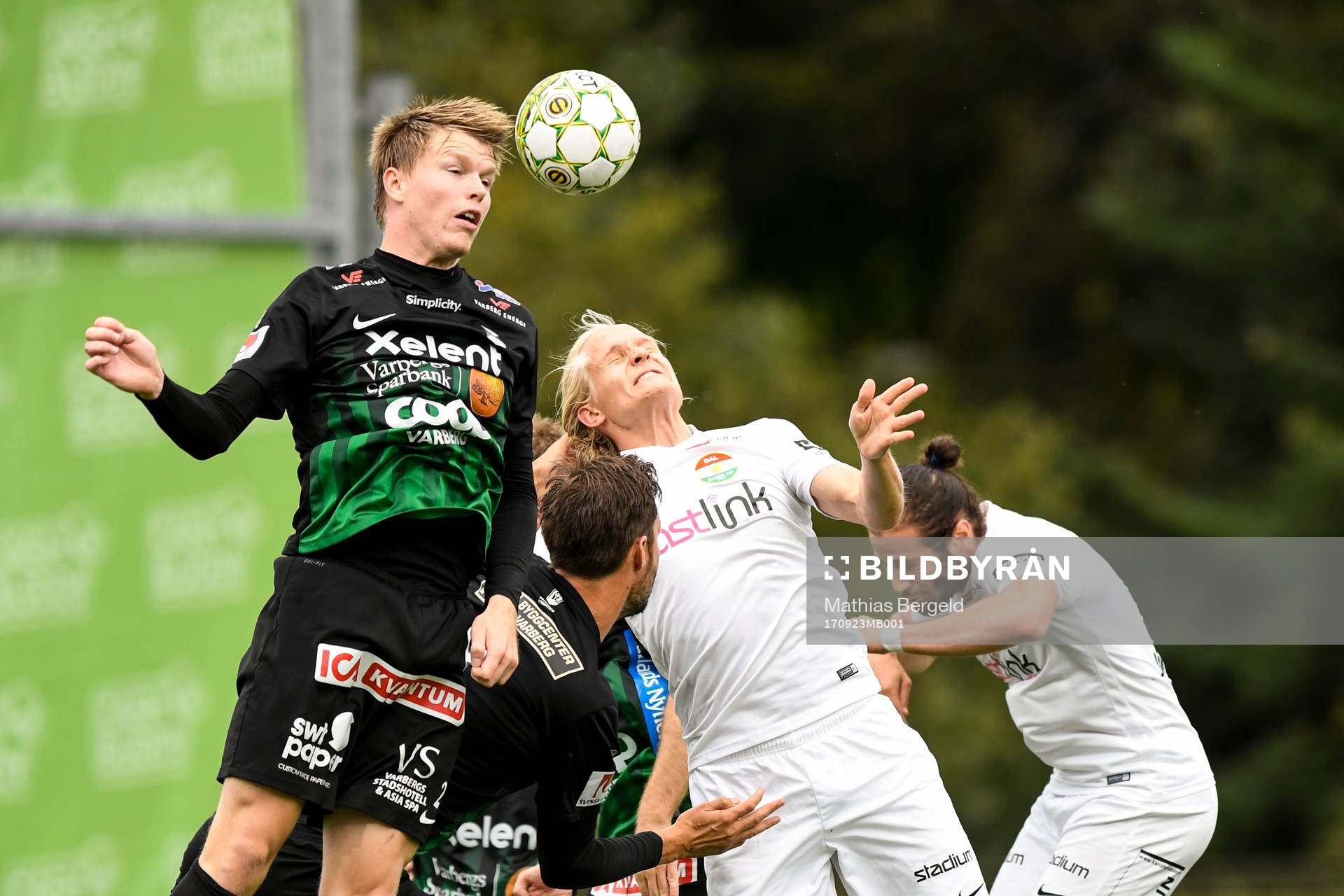 Varbergs Anton Liljenbäck och Dalkurds Henrik Löfkvist i
