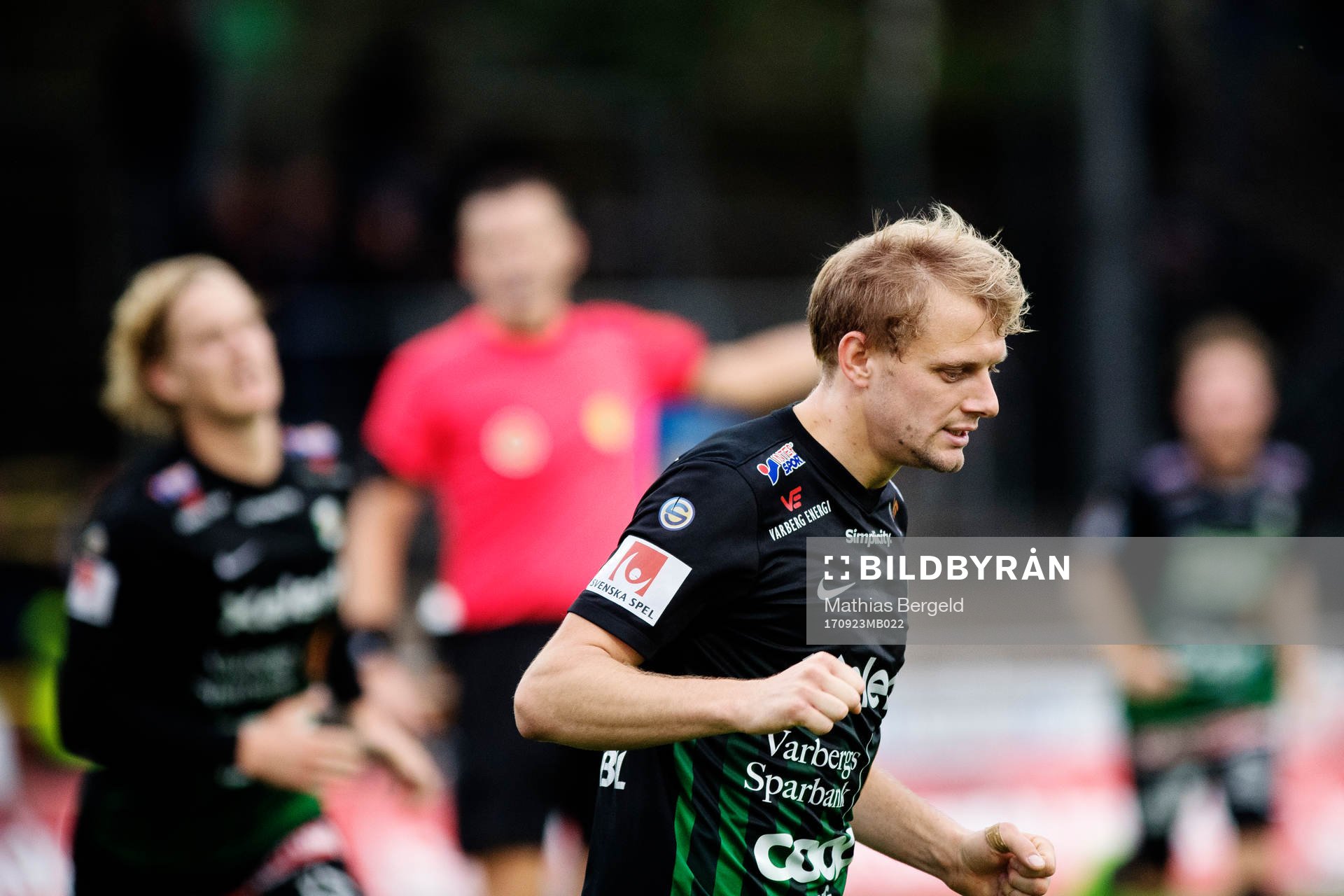 Varbergs Jakob Olsson jublar efter att han gjort 1-0-målet under fotbollsmatchen i Superettan mellan Varberg och Dalkurd den 23 september 2017 i Varberg.