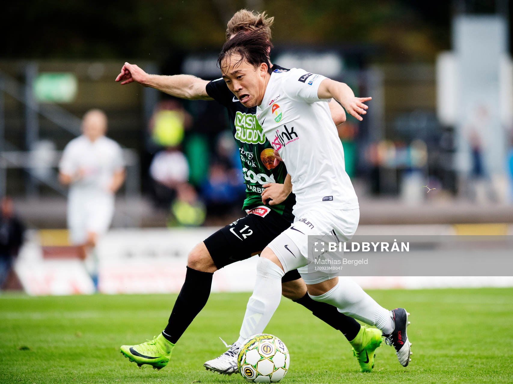 Varbergs Christoffer Arvidsson och Dalkurds Yukiya Sugita i