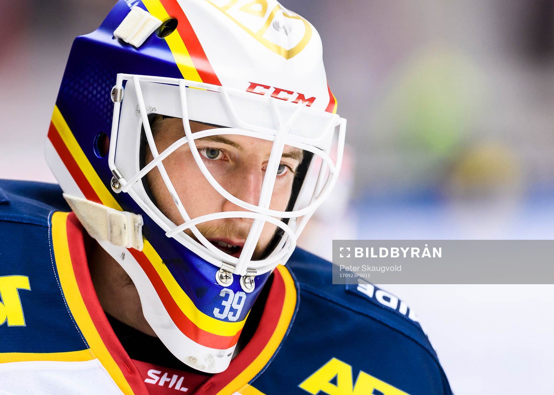 Djurgårdens målvakt Adam Reideborn på uppvärmningen