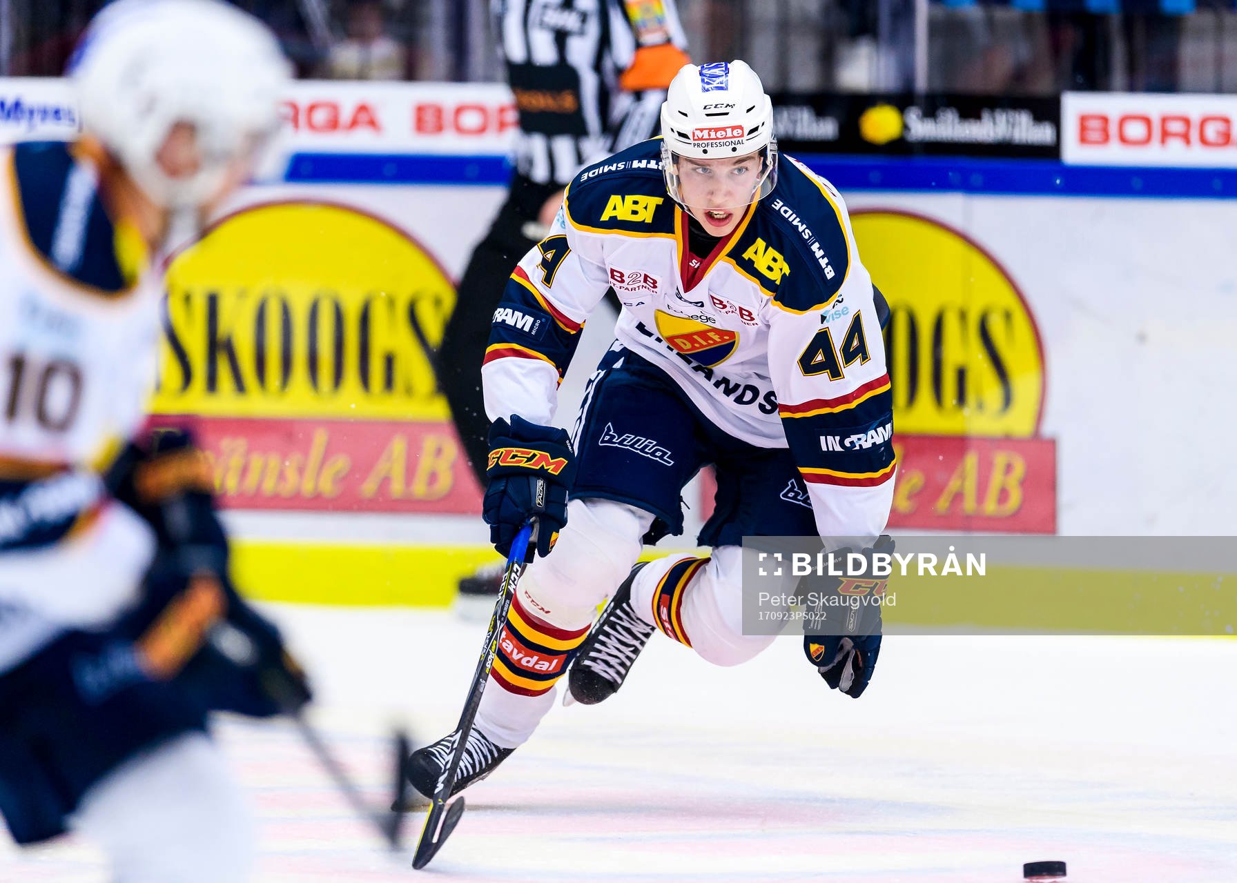 Djurgårdens Lukas Vejdemo med pucken
