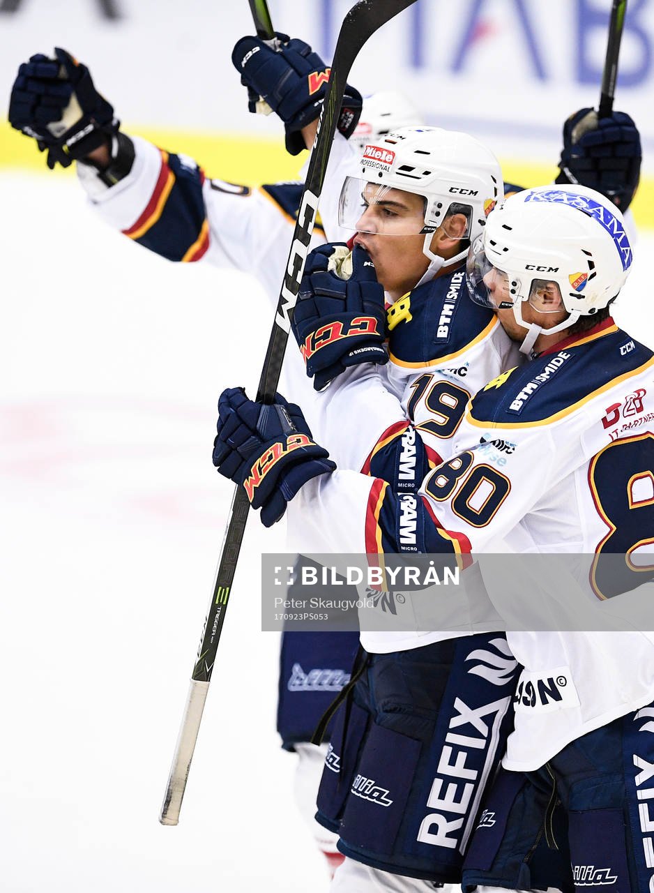Djurgårdens Rene Bourque jublar med Gustav Possler