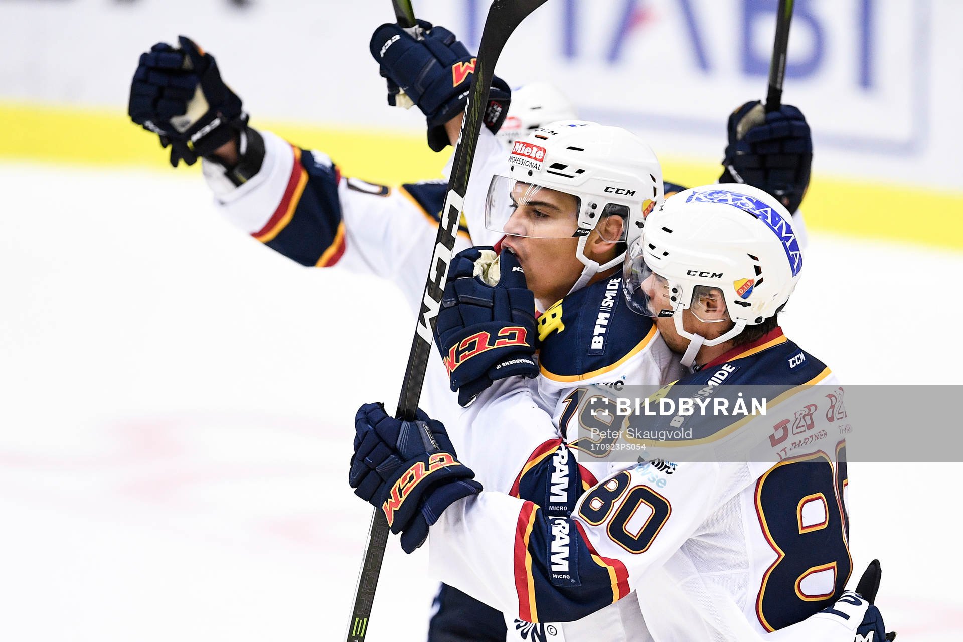 Djurgårdens Rene Bourque jublar med Gustav Possler