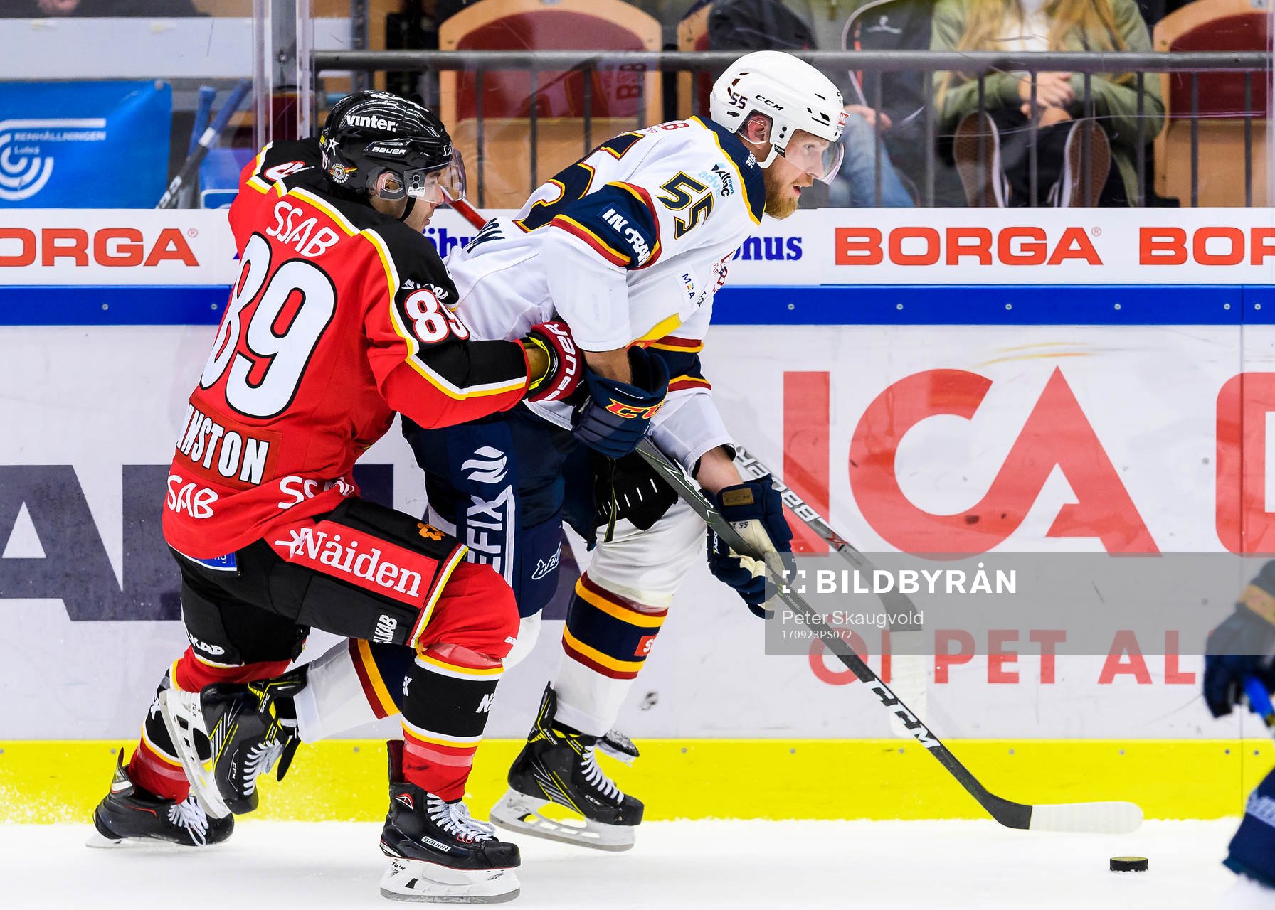 Djurgårdens Alexander Urbom med pucken