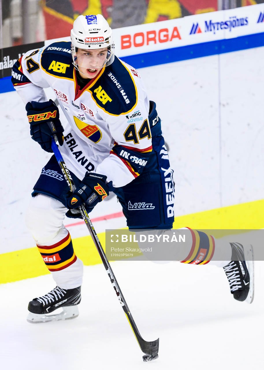 Djurgårdens Lukas Vejdemo med pucken