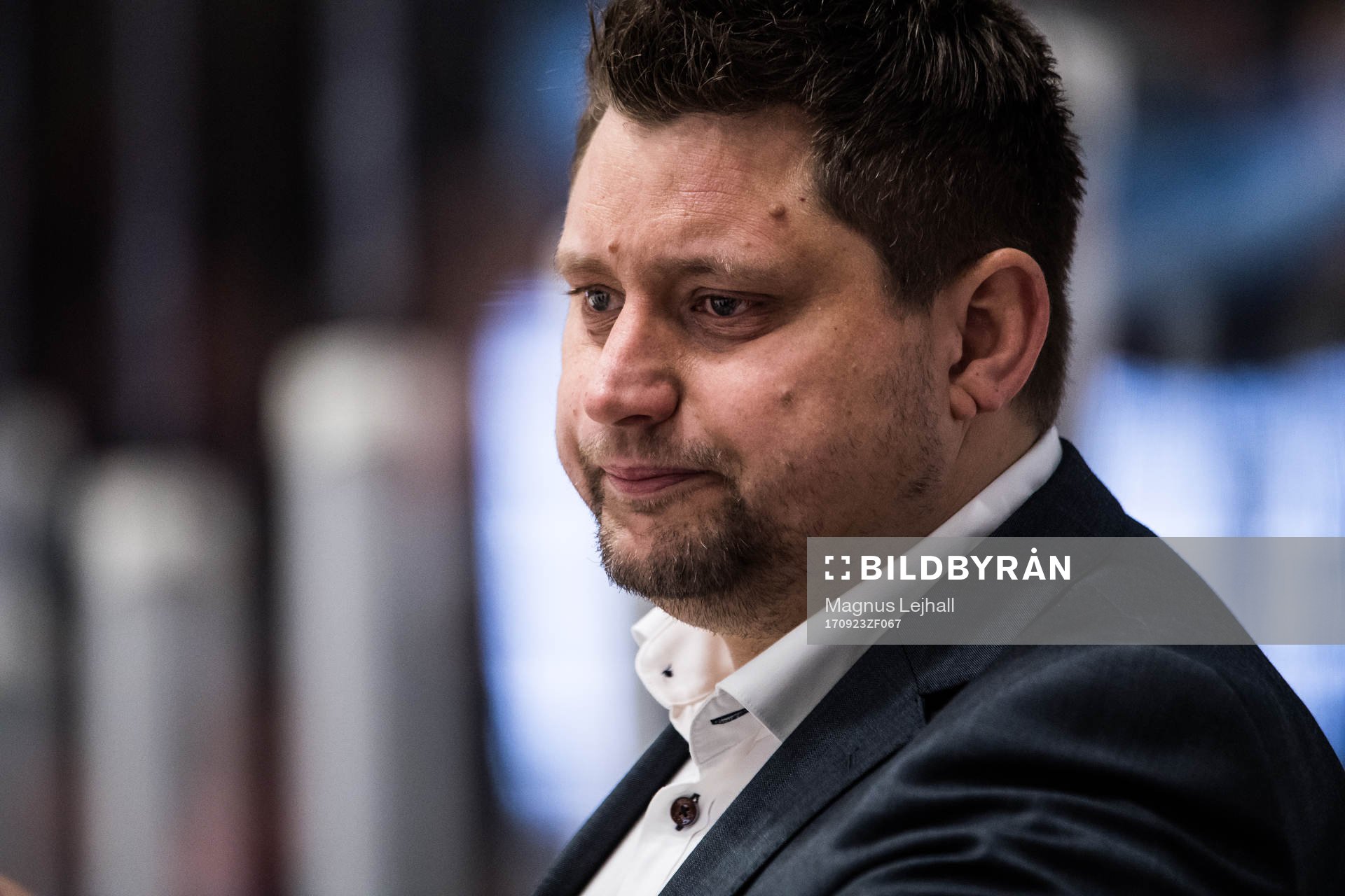 Moras tränare Mattias Karlin   deppar