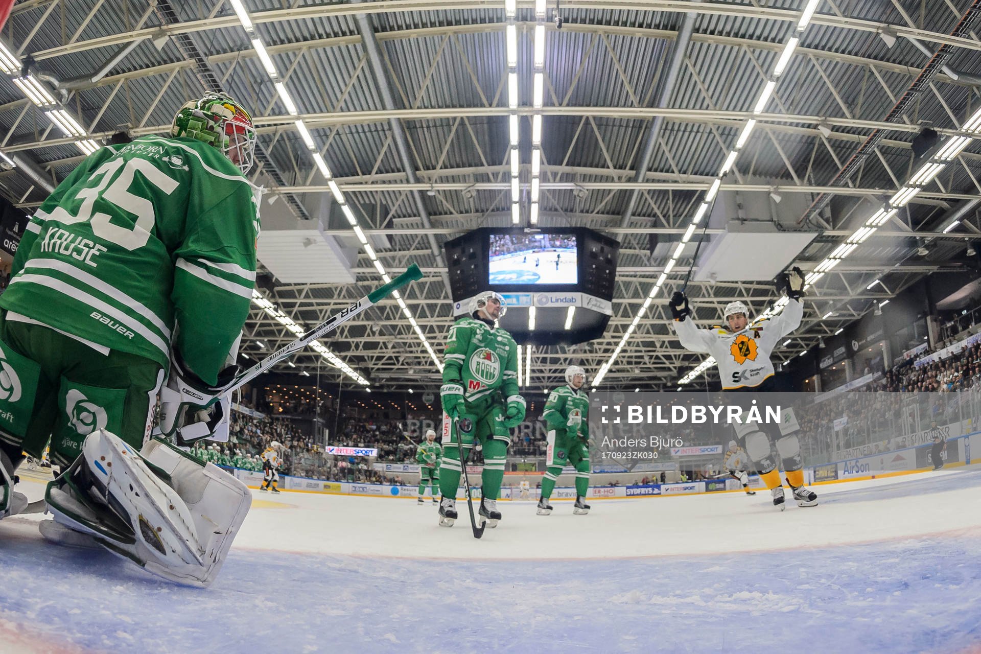 Skellefteås Joakim Lindström jublar
